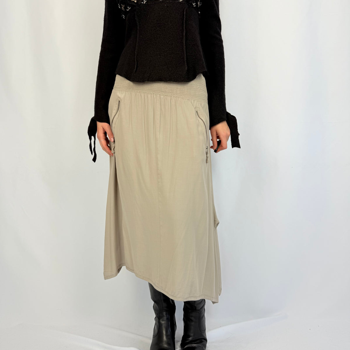 Kuratierter Vintage Onlineshop nachhaltige Secondhand Kleidung online kaufen, Online Shop Vintage, Vintage Online Shop, Second Hand Online Shop, gebraucht, zweite Hand, reused, preloved, Y2K, thriftshop, thriftstore, thrifting, thrift shop, thrift store, Elegant, Asymmetrical, Boho