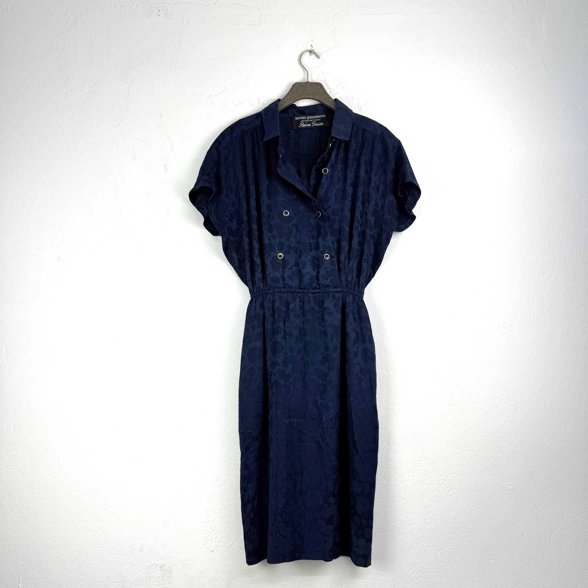 Kuratierter Vintage Onlineshop nachhaltige Secondhand Kleidung online kaufen, Online Shop Vintage, Vintage Online Shop, Second Hand Online Shop, gebraucht, zweite Hand, reused, preloved, Y2K, thriftshop, thriftstore, thrifting, thrift shop, thrift store