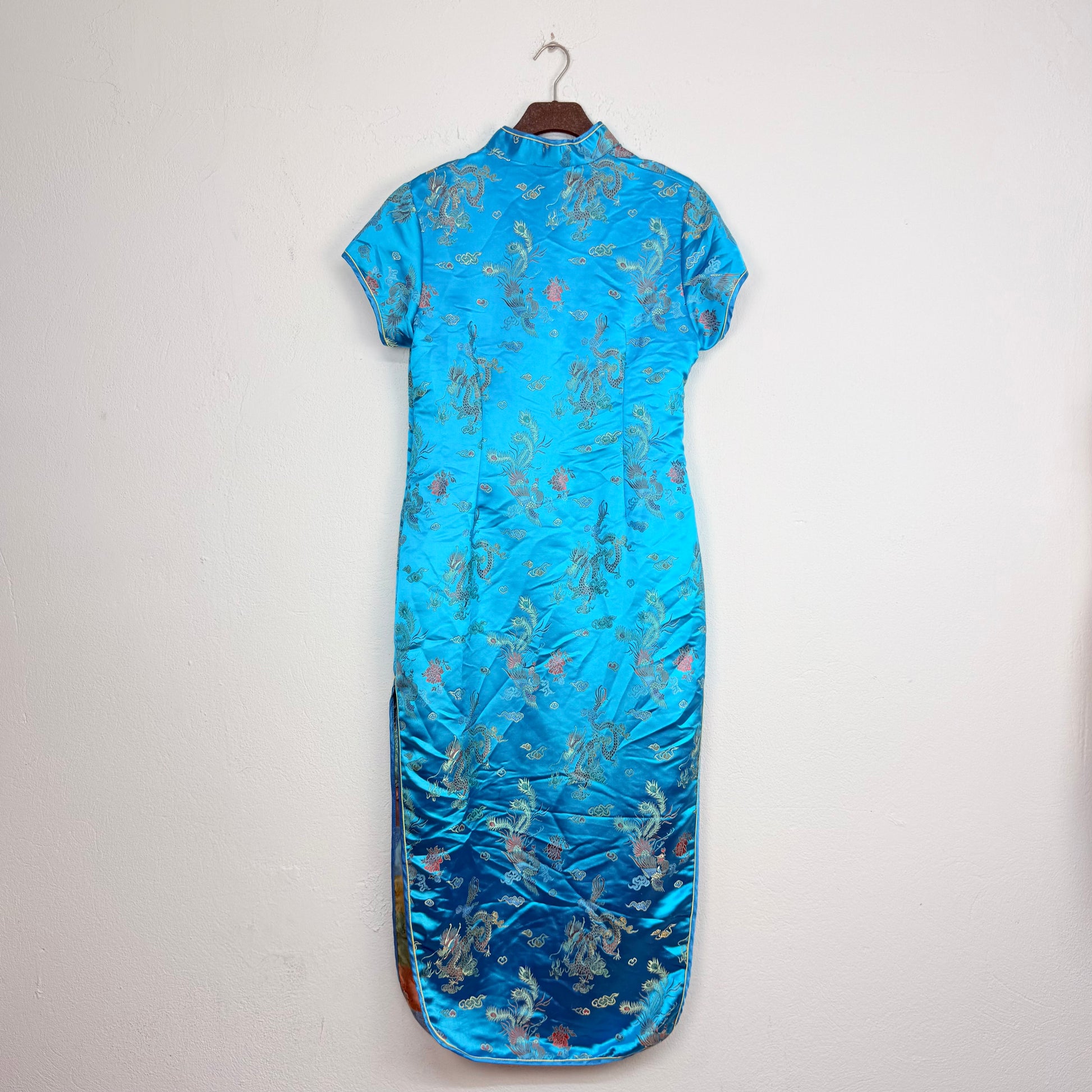 Kuratierter Vintage Onlineshop nachhaltige Secondhand Kleidung online kaufen, Online Shop Vintage, Vintage Online Shop, Second Hand Online Shop, gebraucht, zweite Hand, reused, preloved, Y2K, thriftshop, thriftstore, thrifting, thrift shop, thrift store, Cheongsam, Seide, Traditionell