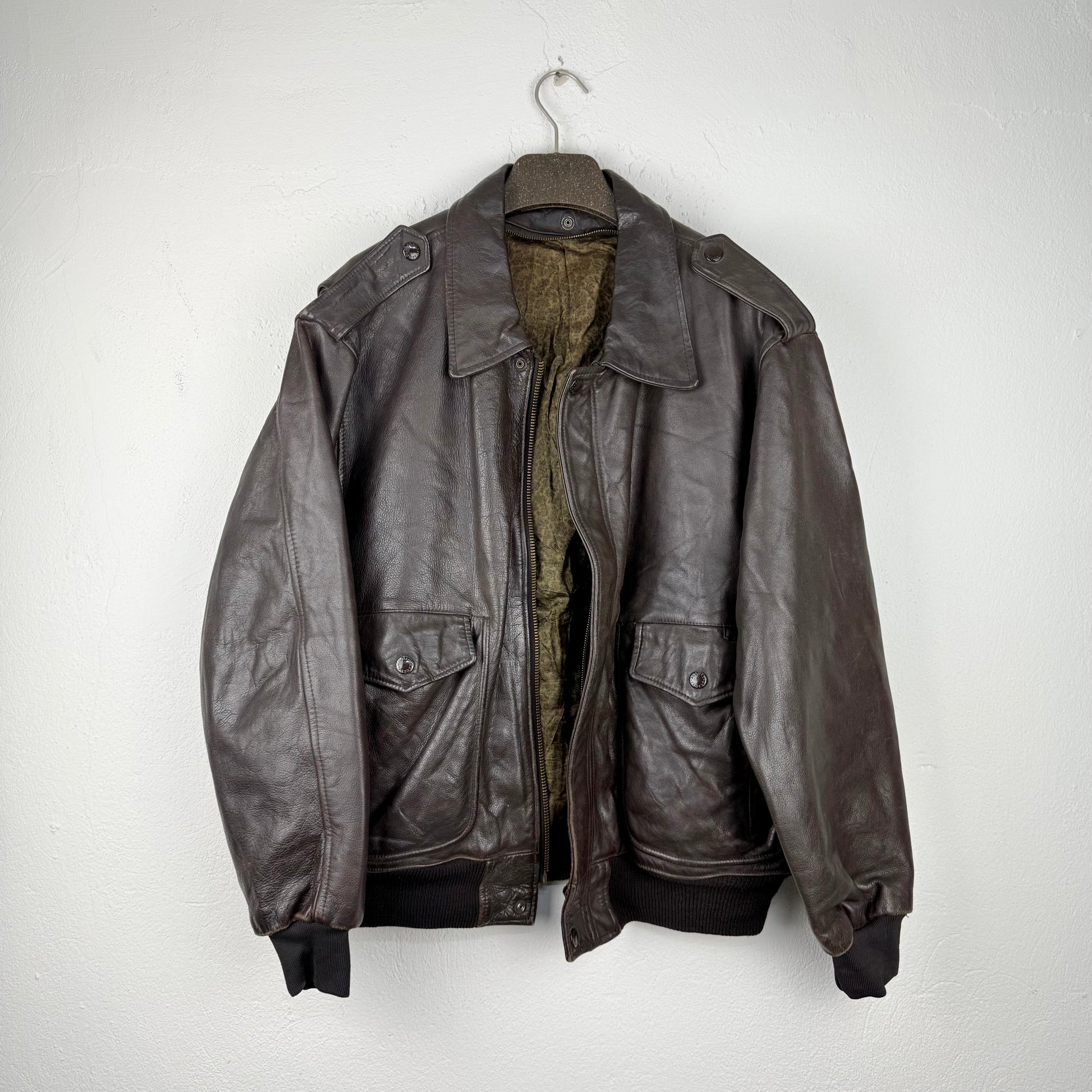 Kuratierter Vintage Onlineshop nachhaltige Secondhand Kleidung online kaufen, Online Shop Vintage, Vintage Online Shop, Second Hand Online Shop, gebraucht, zweite Hand, reused, preloved, Y2K, thriftshop, thriftstore, thrifting, thrift shop, thrift store