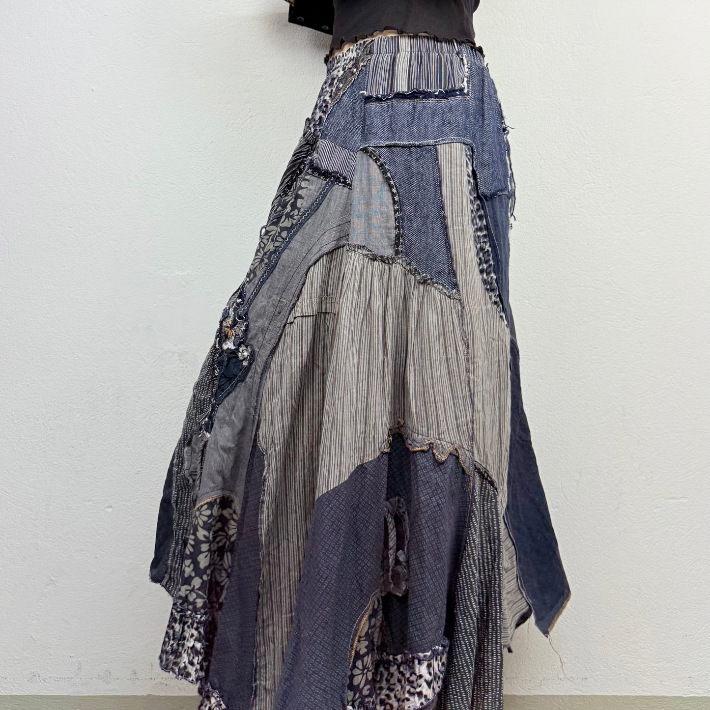 Kuratierter Vintage Onlineshop nachhaltige Secondhand Kleidung online kaufen, Online Shop Vintage, Vintage Online Shop, Second Hand Online Shop, gebraucht, zweite Hand, reused, preloved, Y2K, thriftshop, thriftstore, thrifting, thrift shop, thrift store, Retro,Alternative, Grunge, Patchwork
