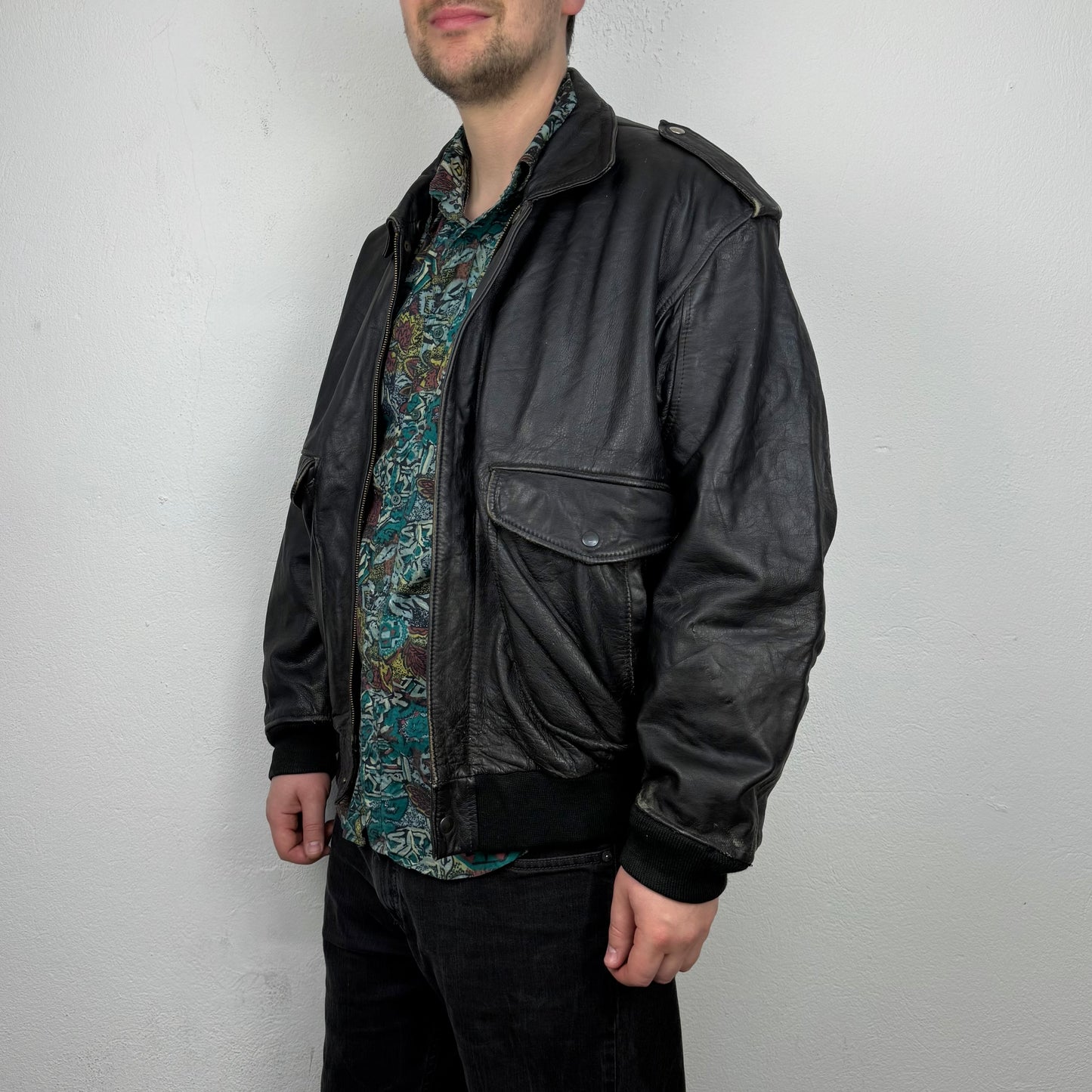 Kuratierter Vintage Onlineshop nachhaltige Secondhand Kleidung online kaufen, Online Shop Vintage, Vintage Online Shop, Second Hand Online Shop, gebraucht, zweite Hand, reused, preloved, Y2K, thriftshop, thriftstore, thrifting, thrift shop, thrift store