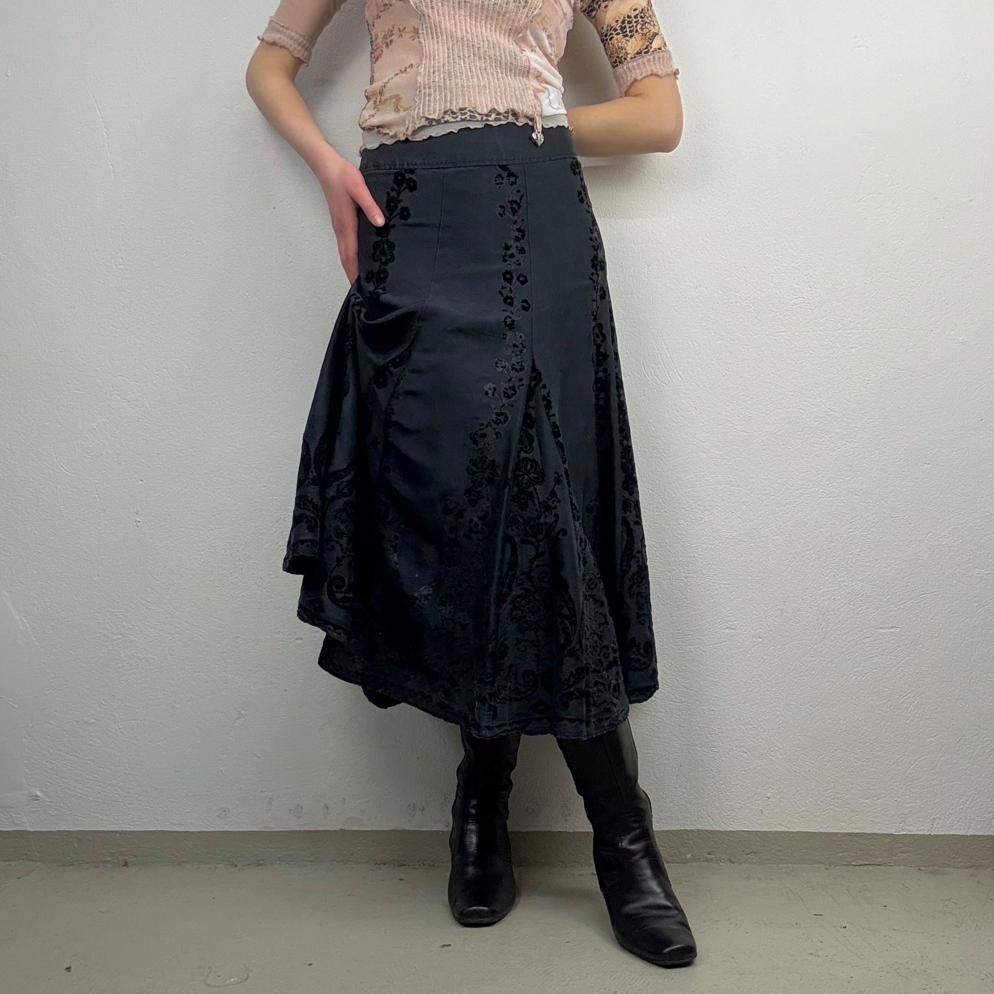 Kuratierter Vintage Onlineshop nachhaltige Secondhand Kleidung online kaufen, Online Shop Vintage, Vintage Online Shop, Second Hand Online Shop, gebraucht, zweite Hand, reused, preloved, Y2K, thriftshop, thriftstore, thrifting, thrift shop, thrift store