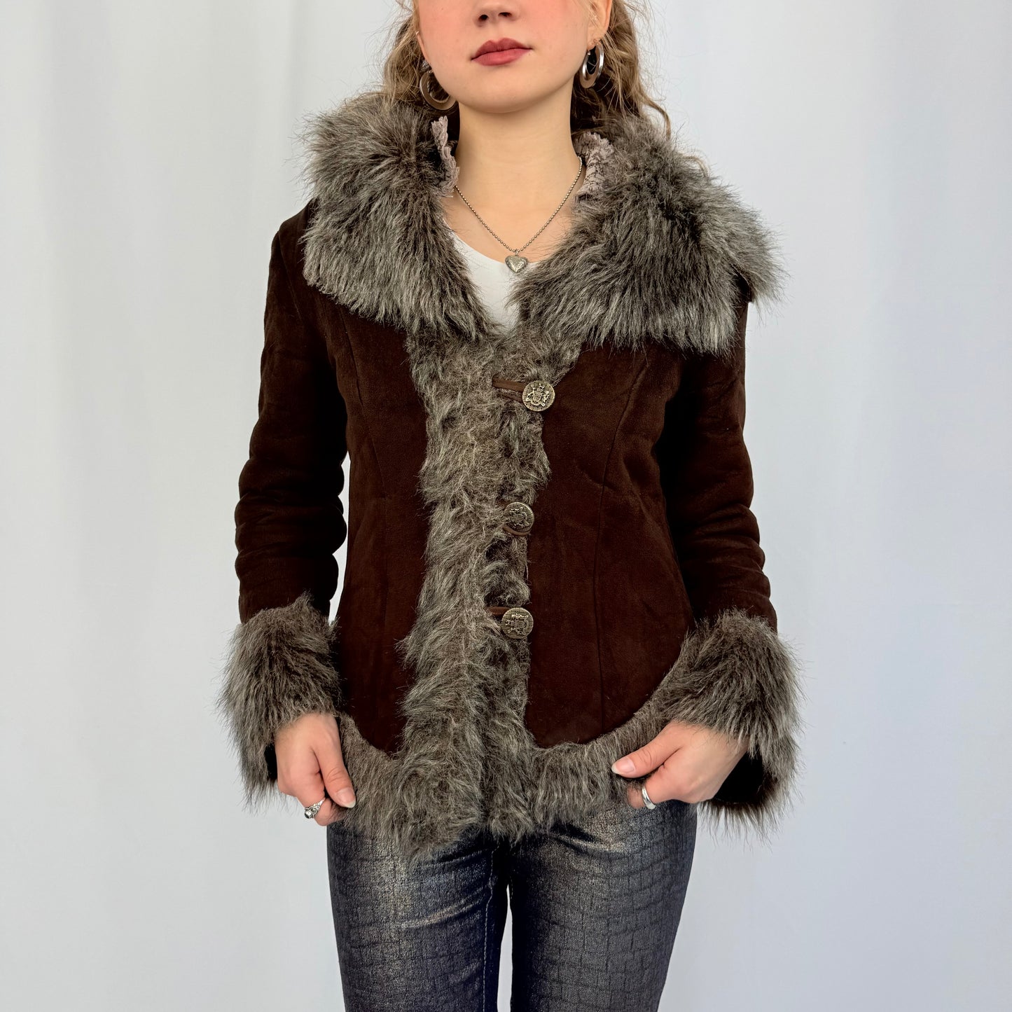 Kuratierter Vintage Onlineshop nachhaltige Secondhand Kleidung online kaufen, Online Shop Vintage, Vintage Online Shop, Second Hand Online Shop, gebraucht, zweite Hand, reused, preloved, Y2K, thriftshop, thriftstore, thrifting, thrift shop, thrift store, Cozy, Bratz, 2000s, Teddy