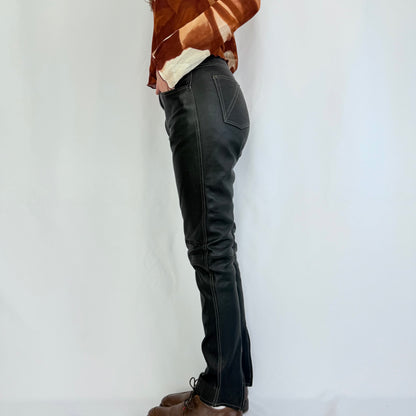 Kuratierter Vintage Onlineshop nachhaltige Secondhand Kleidung online kaufen, Online Shop Vintage, Vintage Online Shop, Second Hand Online Shop, gebraucht, zweite Hand, reused, preloved, Y2K, thriftshop, thriftstore, thrifting, thrift shop, thrift store, Leder, Retro, 60s