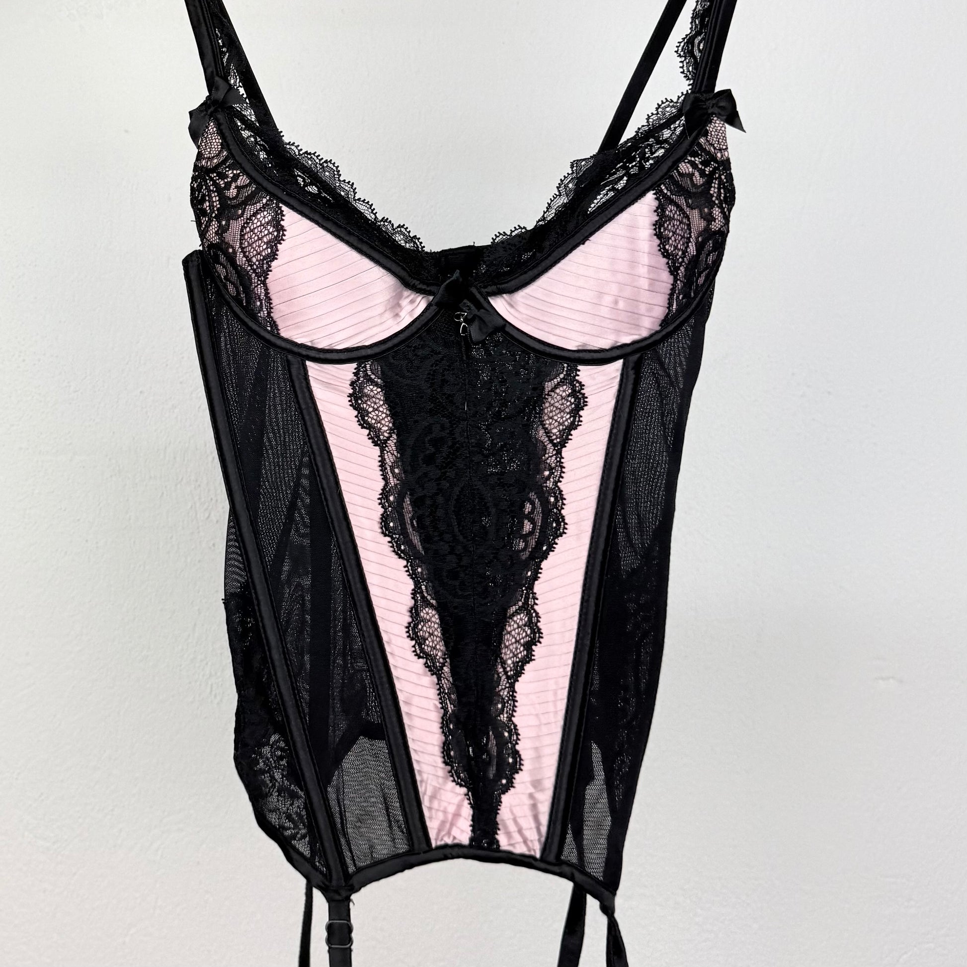 Kuratierter Vintage Onlineshop nachhaltige Secondhand Kleidung online kaufen, Online Shop Vintage, Vintage Online Shop, Second Hand Online Shop, gebraucht, zweite Hand, reused, preloved, Y2K, thriftshop, thriftstore, thrifting, thrift shop, thrift store