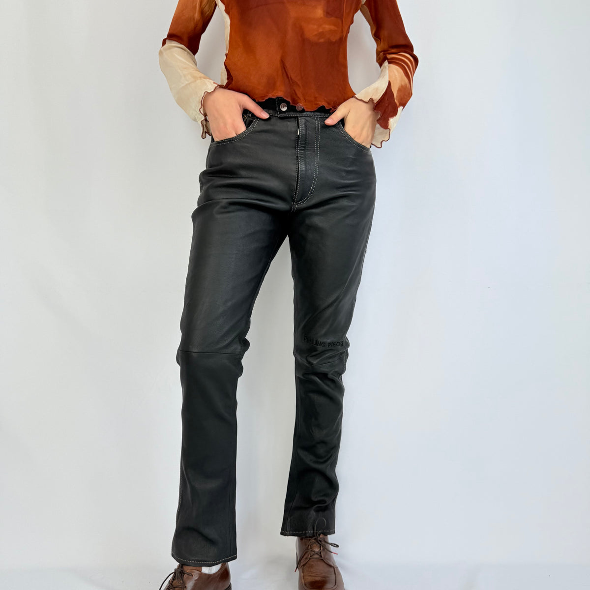 Kuratierter Vintage Onlineshop nachhaltige Secondhand Kleidung online kaufen, Online Shop Vintage, Vintage Online Shop, Second Hand Online Shop, gebraucht, zweite Hand, reused, preloved, Y2K, thriftshop, thriftstore, thrifting, thrift shop, thrift store, Leder, Retro, 60s