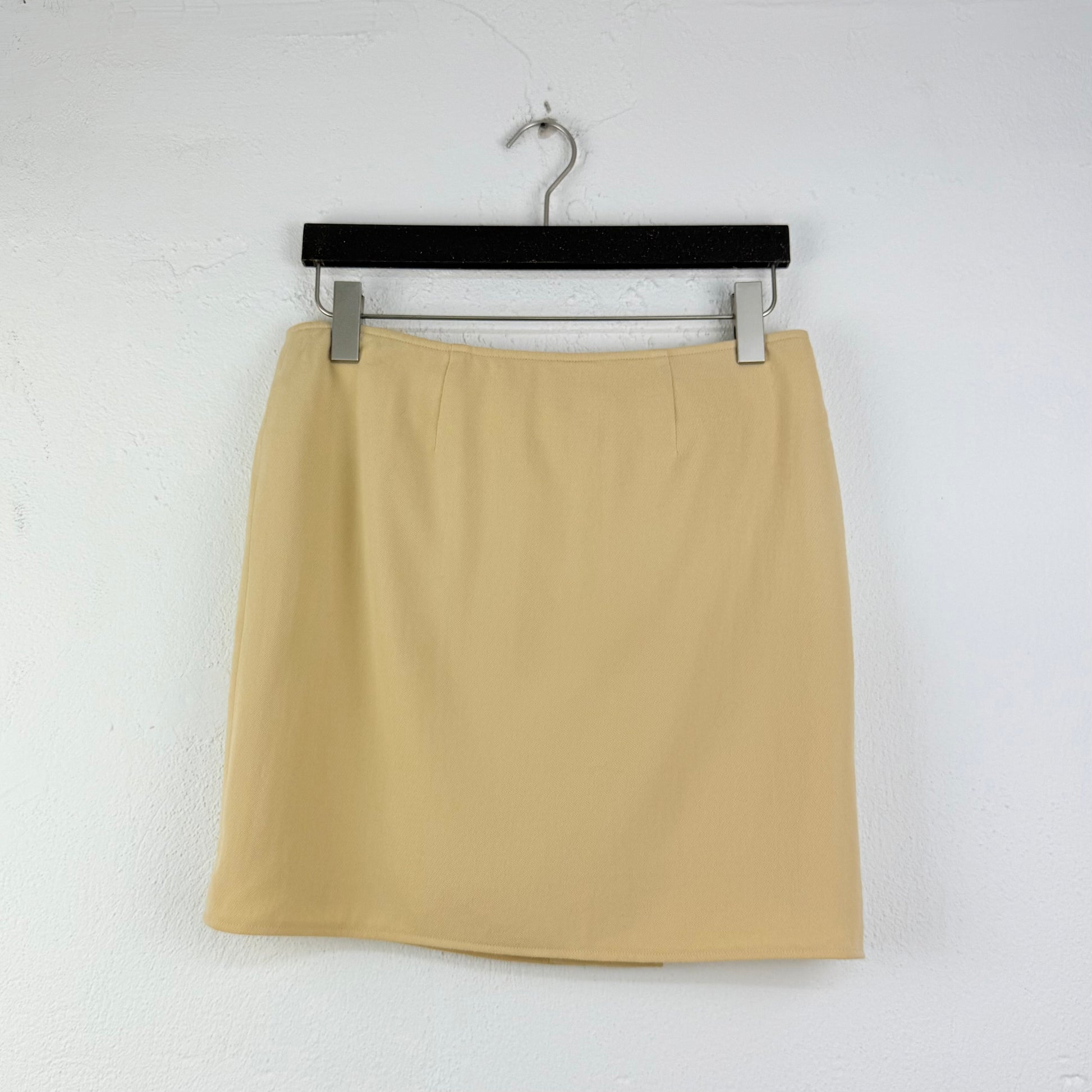 Kuratierter Vintage Onlineshop nachhaltige Secondhand Kleidung online kaufen, Online Shop Vintage, Vintage Online Shop, Second Hand Online Shop, gebraucht, zweite Hand, reused, preloved, Y2K, thriftshop, thriftstore, thrifting, thrift shop, thrift store, Retro, Leder, Wickelstyle