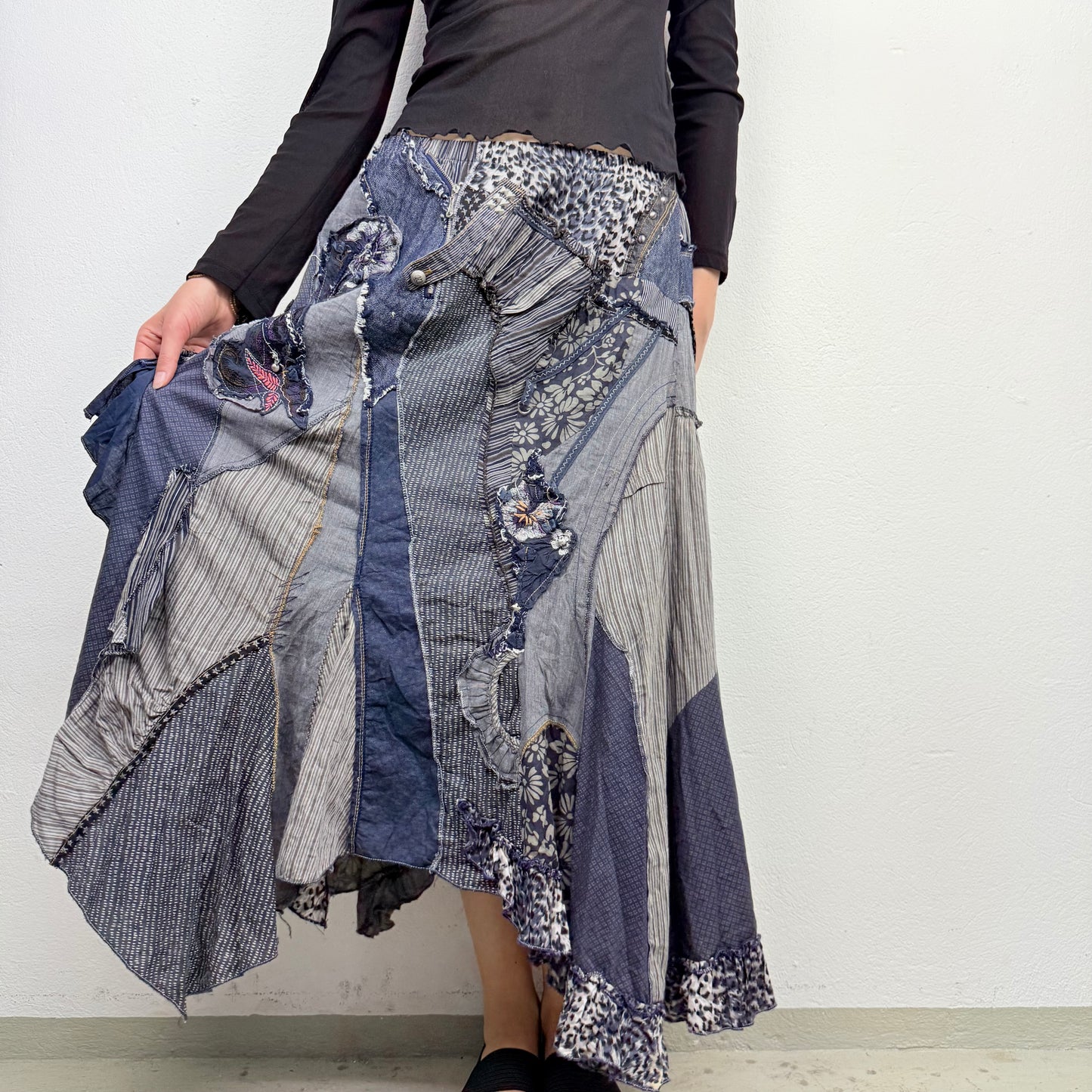 Kuratierter Vintage Onlineshop nachhaltige Secondhand Kleidung online kaufen, Online Shop Vintage, Vintage Online Shop, Second Hand Online Shop, gebraucht, zweite Hand, reused, preloved, Y2K, thriftshop, thriftstore, thrifting, thrift shop, thrift store, Retro,Alternative, Grunge, Patchwork