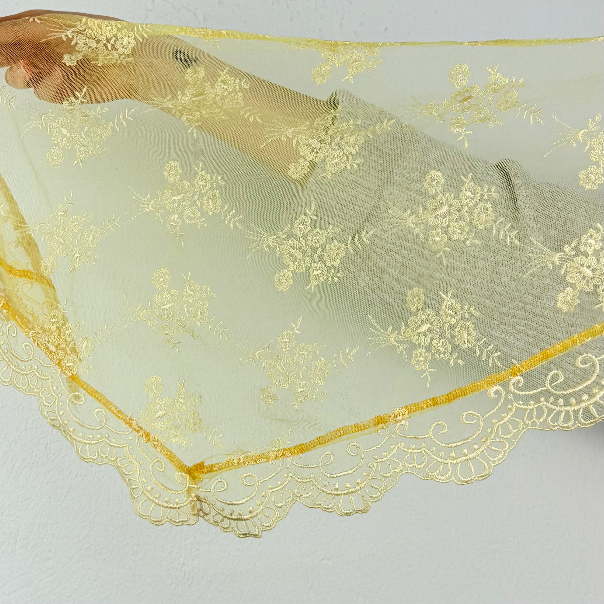 Kuratierter Vintage Onlineshop nachhaltige Secondhand Kleidung online kaufen, Online Shop Vintage, Vintage Online Shop, Second Hand Online Shop, gebraucht, zweite Hand, reused, preloved, Y2K, thriftshop, thriftstore, thrifting, thrift shop, thrift store, Boho, Blumen, Spitze