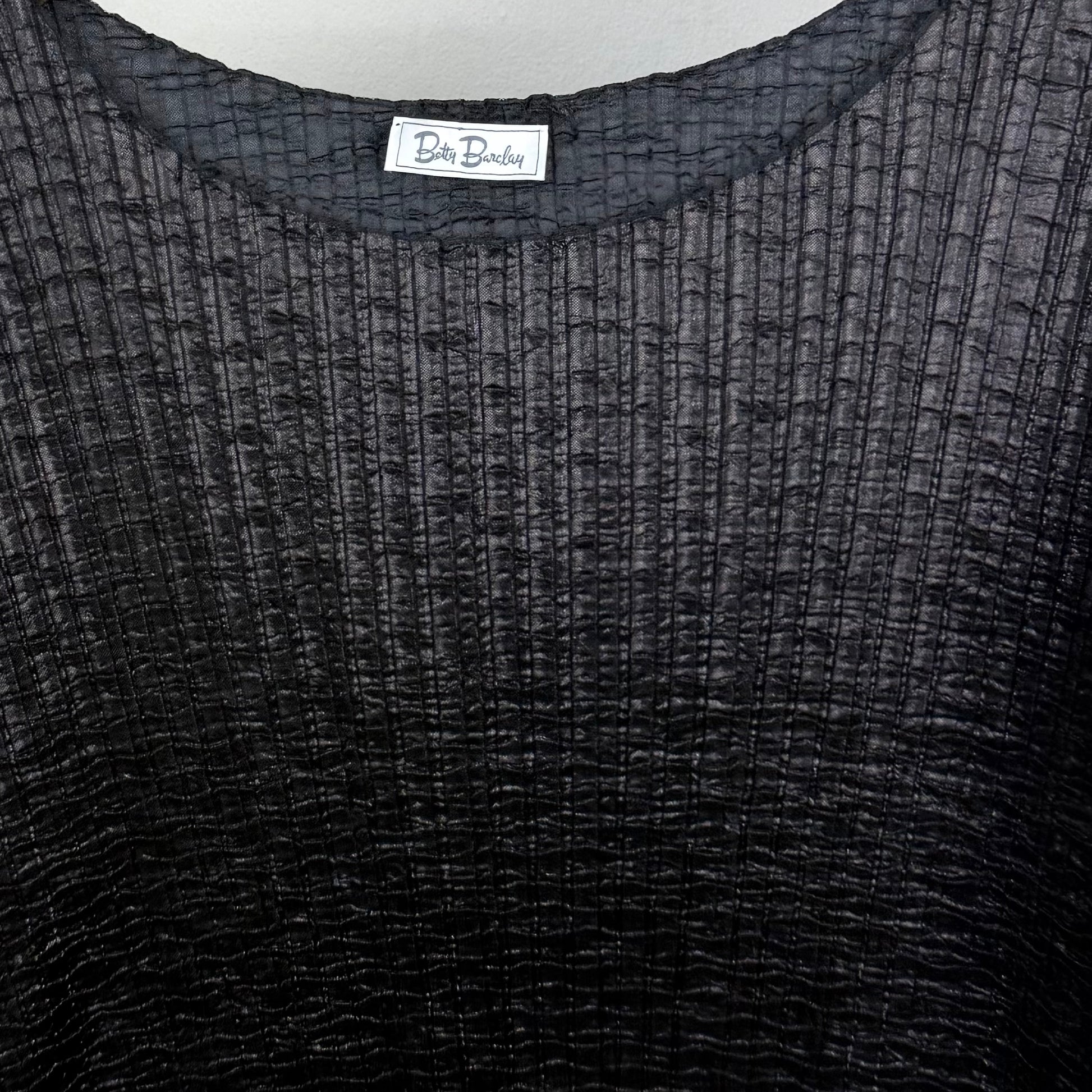 Kuratierter Vintage Onlineshop nachhaltige Secondhand Kleidung online kaufen, Online Shop Vintage, Vintage Online Shop, Second Hand Online Shop, gebraucht, zweite Hand, reused, preloved, Y2K, thriftshop, thriftstore, thrifting, thrift shop, thrift store