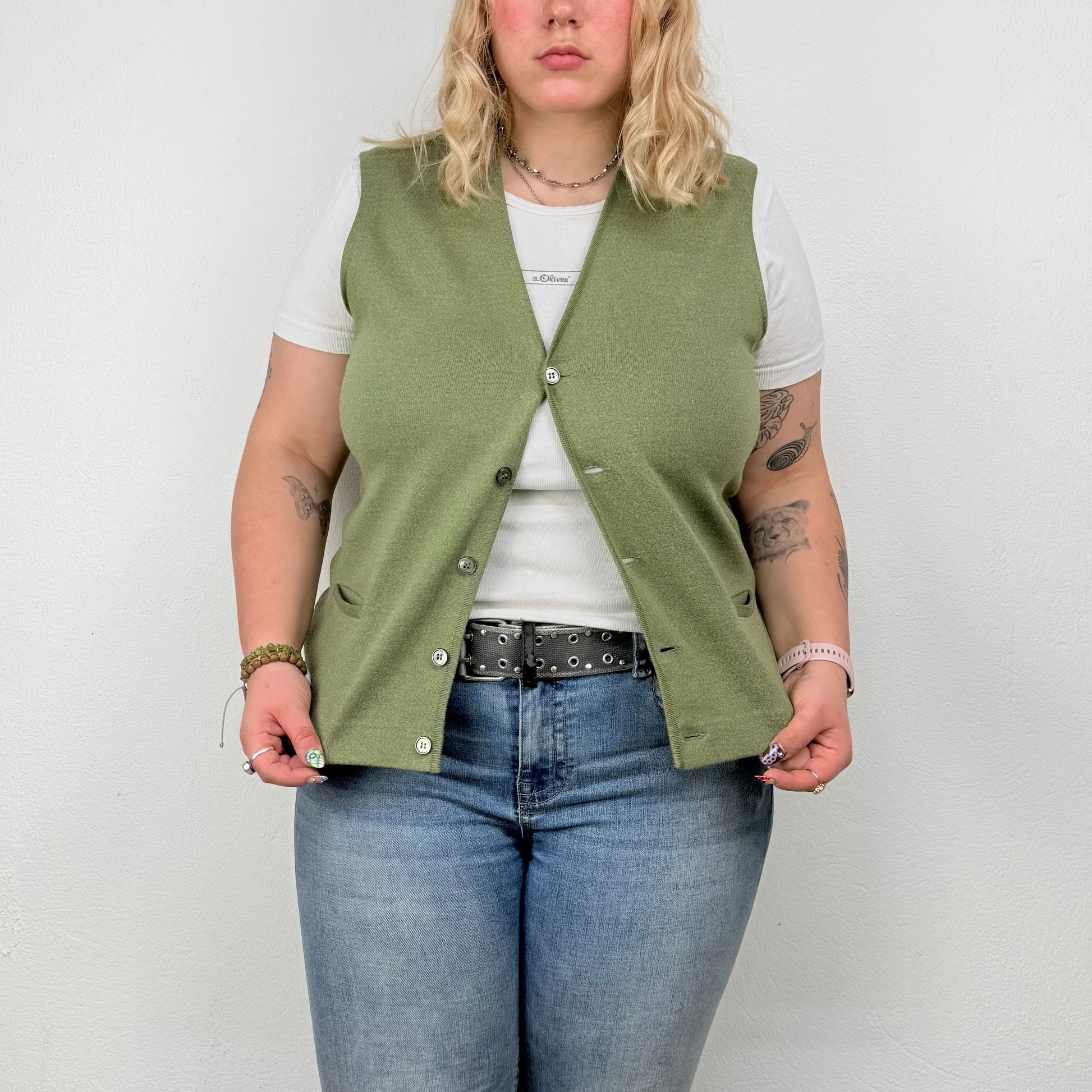 Kuratierter Vintage Onlineshop nachhaltige Secondhand Kleidung online kaufen, Online Shop Vintage, Vintage Online Shop, Second Hand Online Shop, gebraucht, zweite Hand, reused, preloved, Y2K, thriftshop, thriftstore, thrifting, thrift shop, thrift store