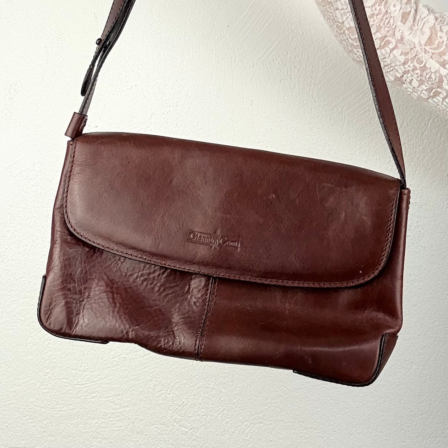 Kuratierter Vintage Onlineshop nachhaltige Secondhand Kleidung online kaufen, Online Shop Vintage, Vintage Online Shop, Second Hand Online Shop, gebraucht, zweite Hand, reused, preloved, Y2K, thriftshop, thriftstore, thrifting, thrift shop, thrift store