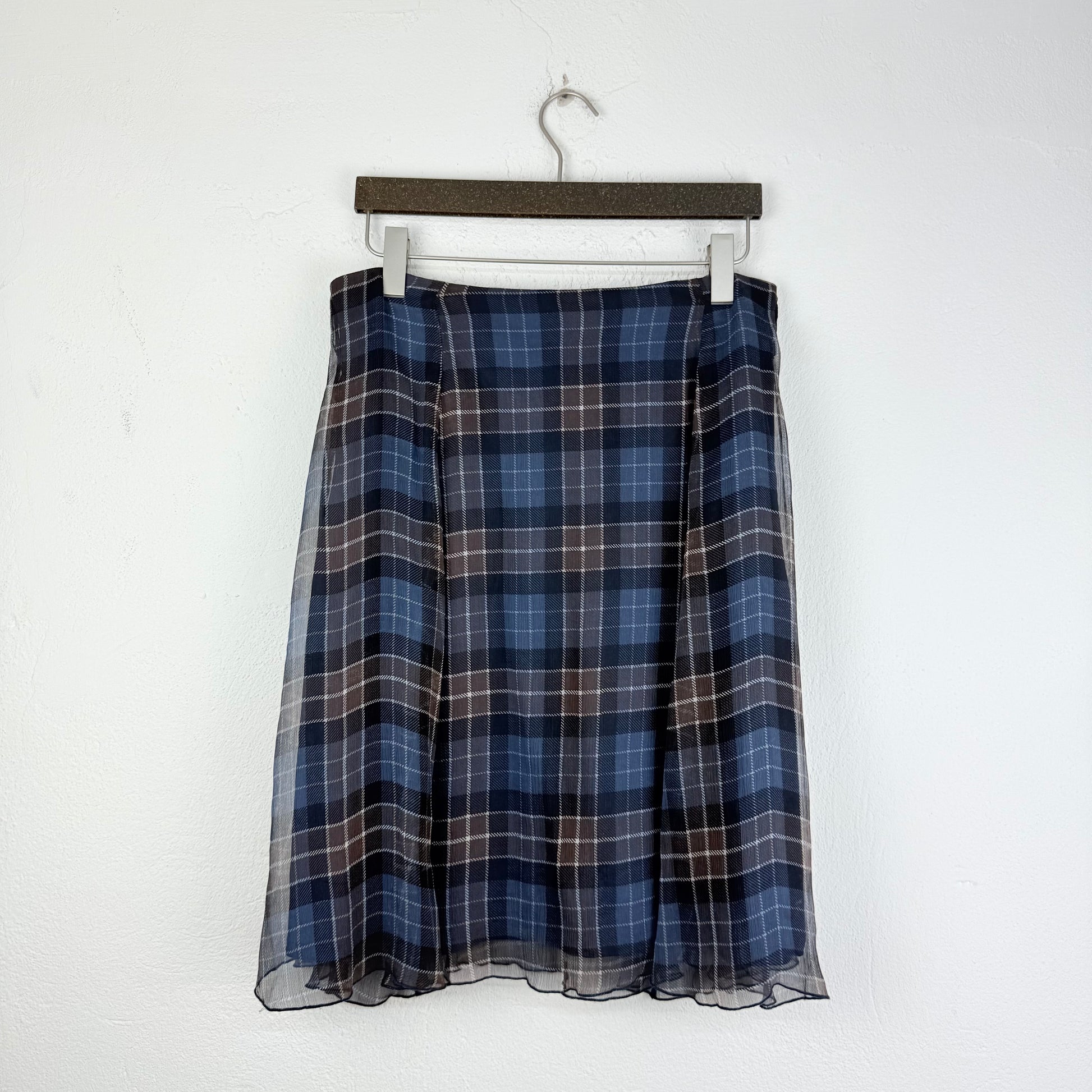Kuratierter Vintage Onlineshop nachhaltige Secondhand Kleidung online kaufen, Online Shop Vintage, Vintage Online Shop, Second Hand Online Shop, gebraucht, zweite Hand, reused, preloved, Y2K, thriftshop, thriftstore, thrifting, thrift shop, thrift store, Plaid, Schottenmuster, Retro, Schoolskirt