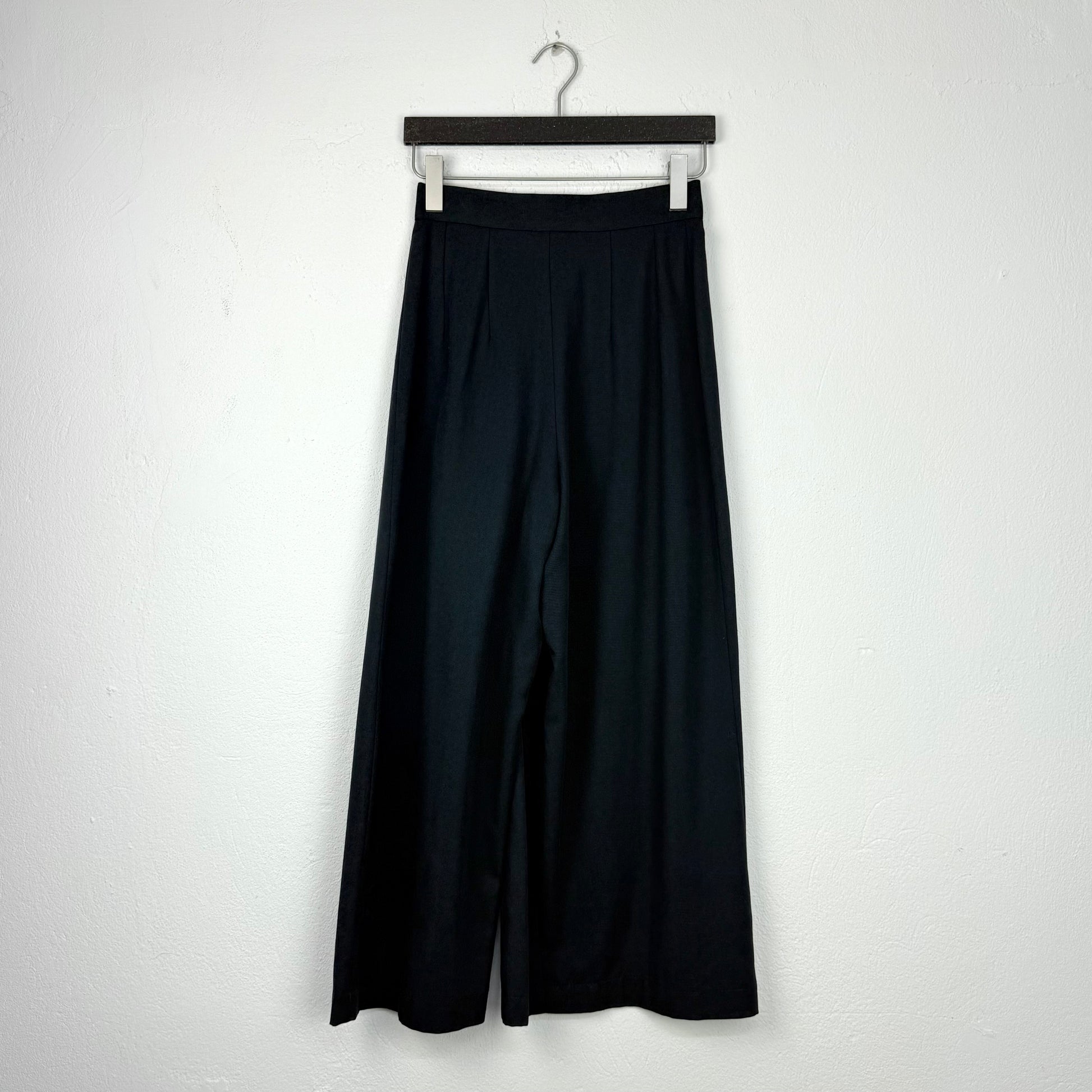 Kuratierter Vintage Onlineshop nachhaltige Secondhand Kleidung online kaufen, Online Shop Vintage, Vintage Online Shop, Second Hand Online Shop, gebraucht, zweite Hand, reused, preloved, Y2K, thriftshop, thriftstore, thrifting, thrift shop, thrift store