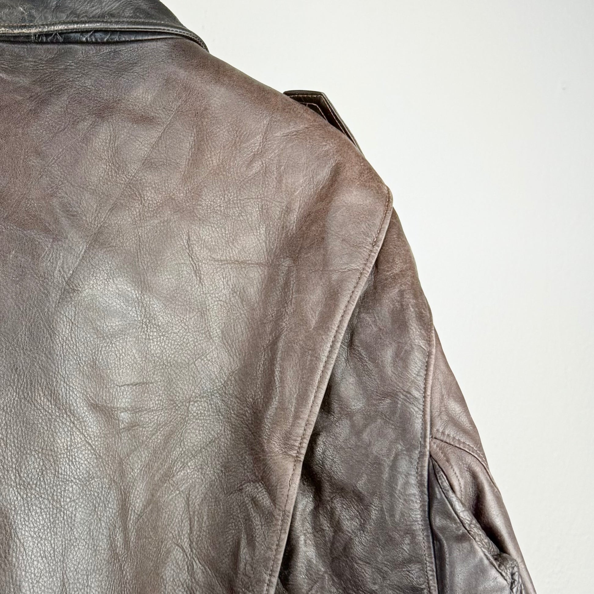 Kuratierter Vintage Onlineshop nachhaltige Secondhand Kleidung online kaufen, Online Shop Vintage, Vintage Online Shop, Second Hand Online Shop, gebraucht, zweite Hand, reused, preloved, Y2K, thriftshop, thriftstore, thrifting, thrift shop, thrift store