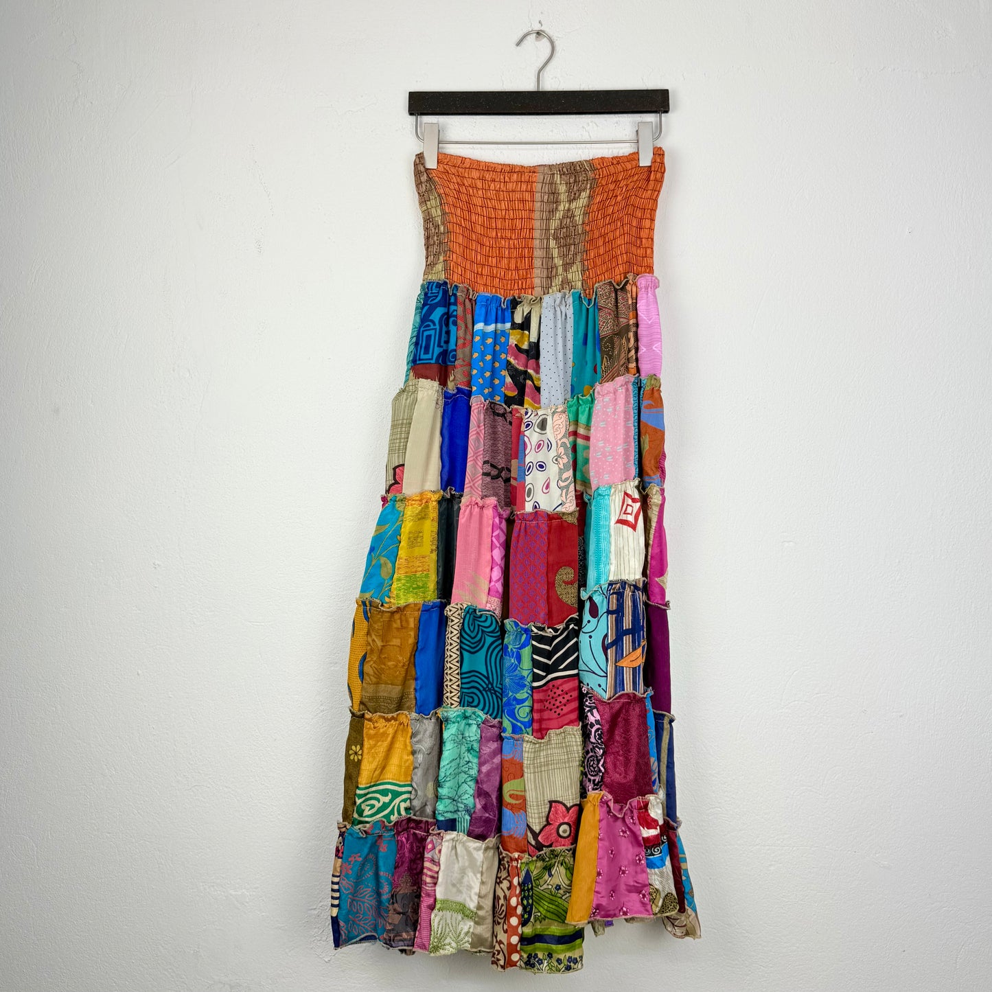 Kuratierter Vintage Onlineshop nachhaltige Secondhand Kleidung online kaufen, Online Shop Vintage, Vintage Online Shop, Second Hand Online Shop, gebraucht, zweite Hand, reused, preloved, Y2K, thriftshop, thriftstore, thrifting, thrift shop, thrift store