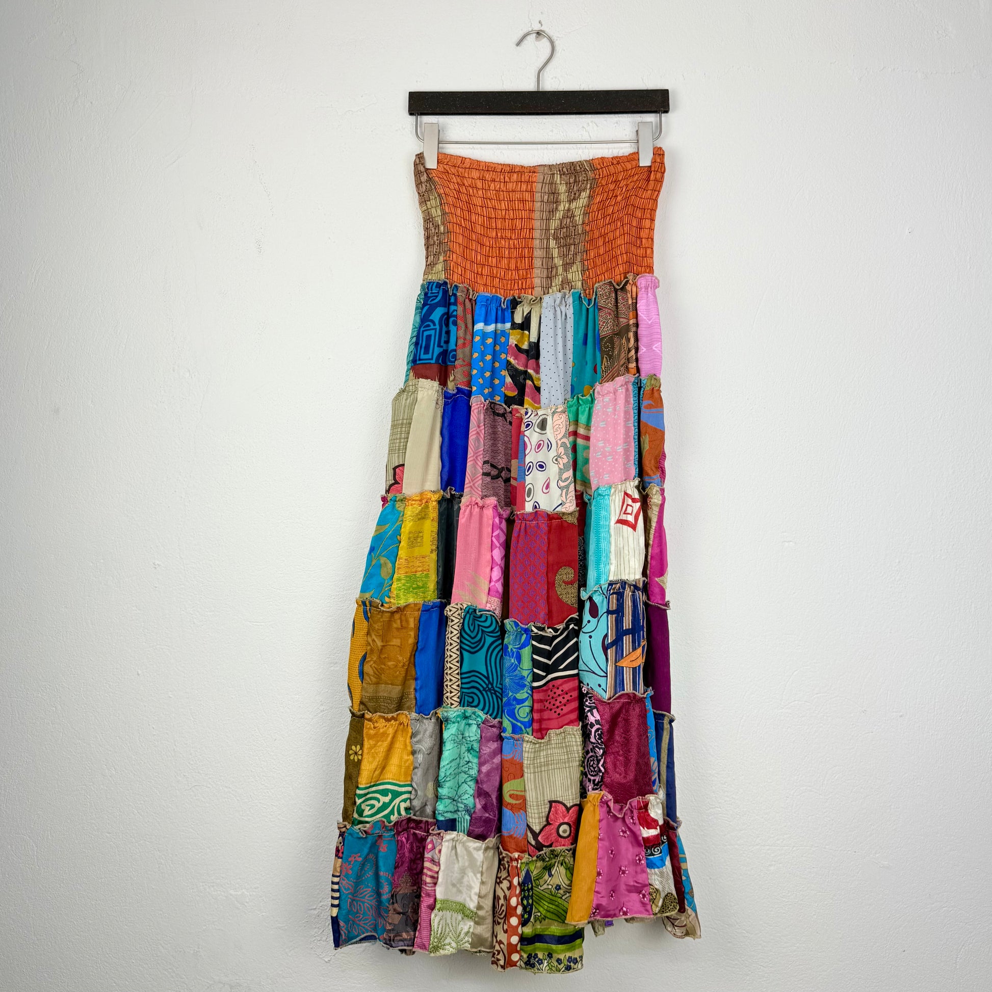 Kuratierter Vintage Onlineshop nachhaltige Secondhand Kleidung online kaufen, Online Shop Vintage, Vintage Online Shop, Second Hand Online Shop, gebraucht, zweite Hand, reused, preloved, Y2K, thriftshop, thriftstore, thrifting, thrift shop, thrift store