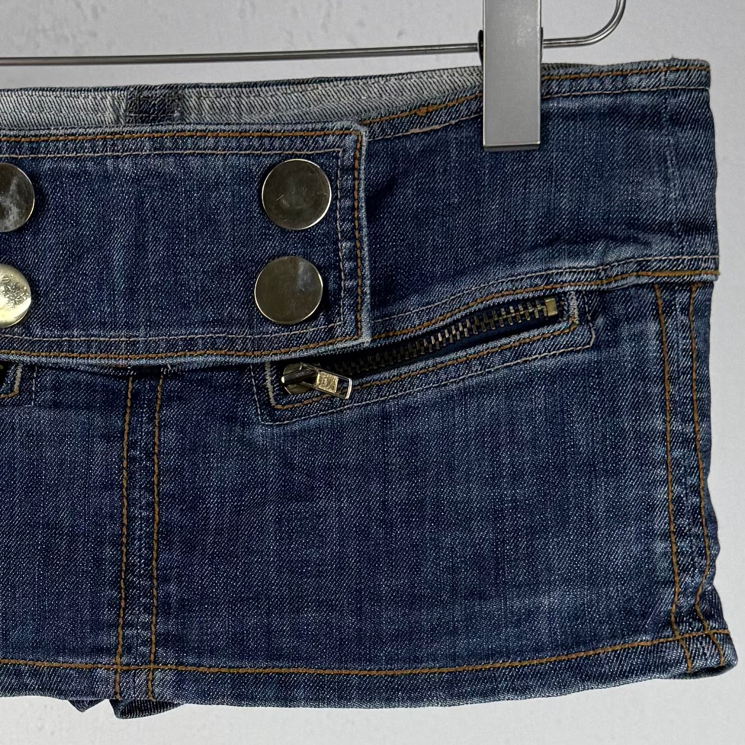 Kuratierter Vintage Onlineshop nachhaltige Secondhand Kleidung online kaufen, Online Shop Vintage, Vintage Online Shop, Second Hand Online Shop, gebraucht, zweite Hand, reused, preloved, Y2K, thriftshop, thriftstore, thrifting, thrift shop, thrift store