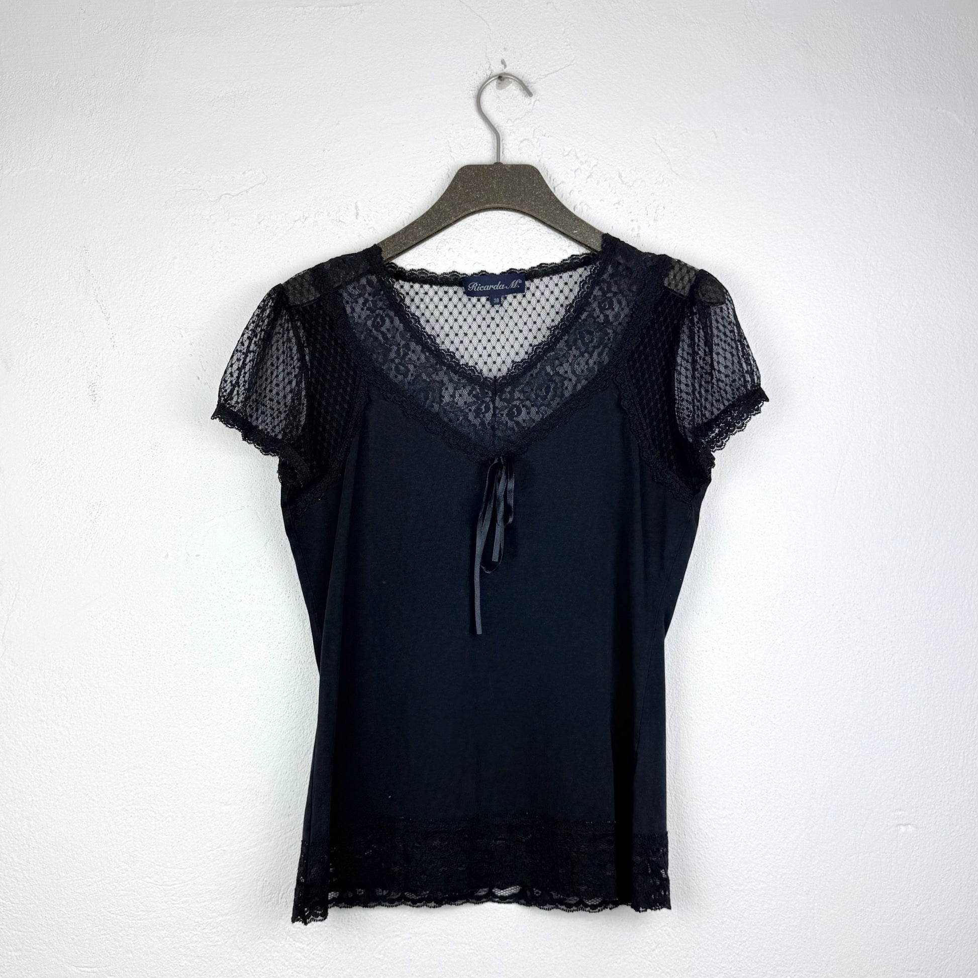Kuratierter Vintage Onlineshop nachhaltige Secondhand Kleidung online kaufen, Online Shop Vintage, Vintage Online Shop, Second Hand Online Shop, gebraucht, zweite Hand, reused, preloved, Y2K, thriftshop, thriftstore, thrifting, thrift shop, thrift store