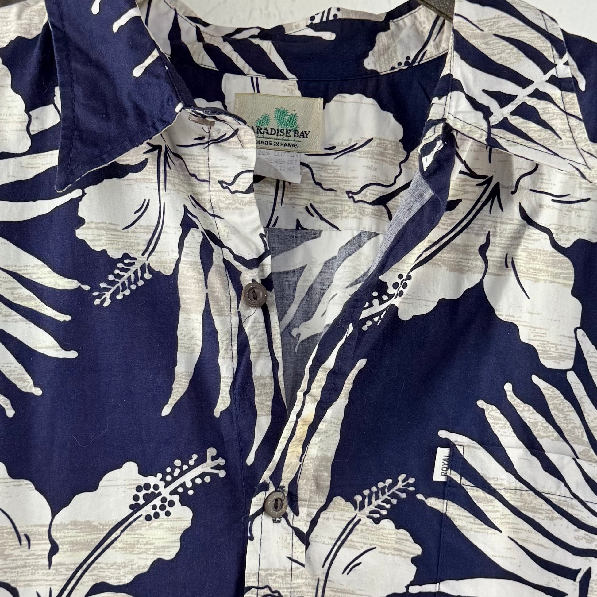 Kuratierter Vintage Onlineshop nachhaltige Secondhand Kleidung online kaufen, Online Shop Vintage, Vintage Online Shop, Second Hand Online Shop, gebraucht, zweite Hand, reused, preloved, Y2K, thriftshop, thriftstore, thrifting, thrift shop, thrift store