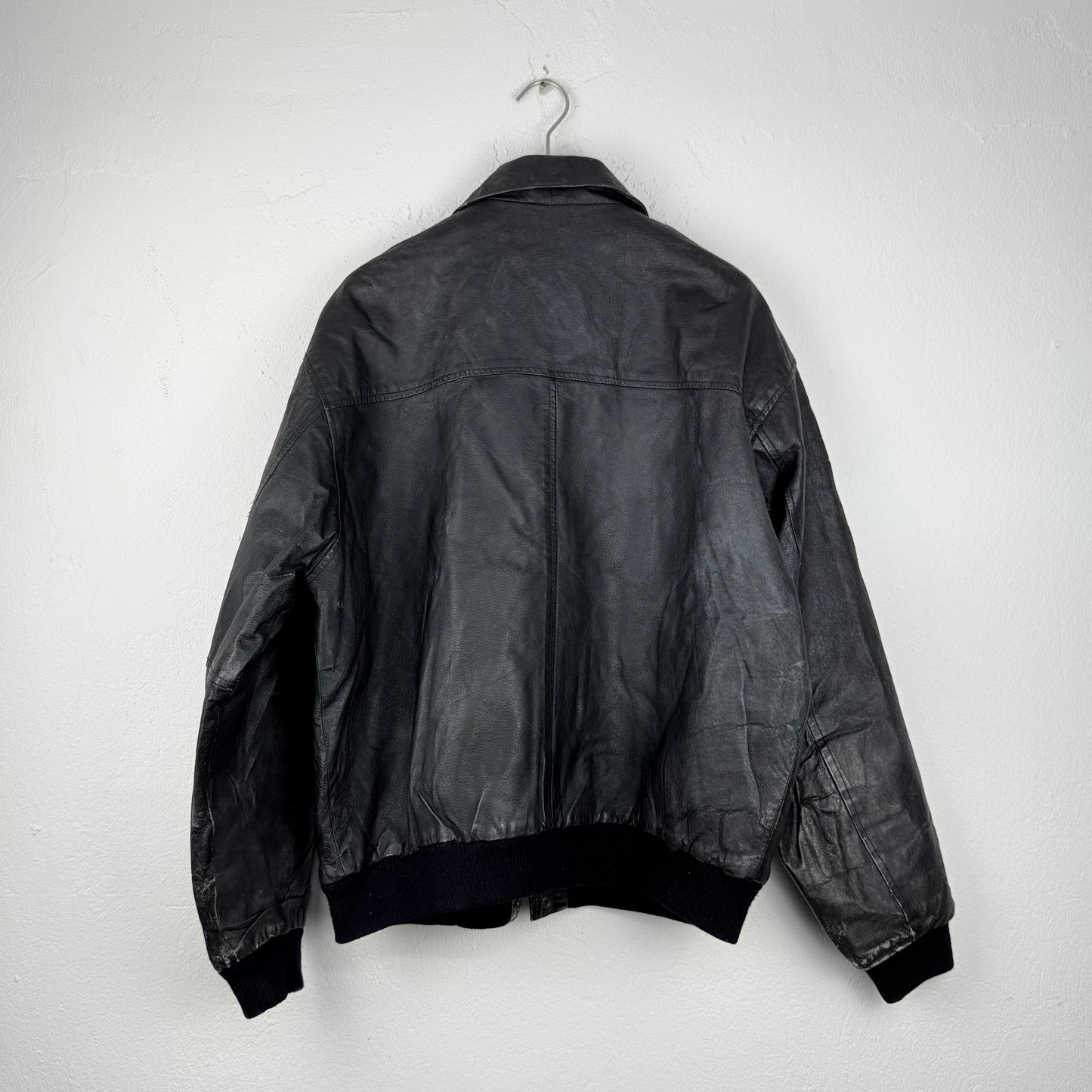 Kuratierter Vintage Onlineshop nachhaltige Secondhand Kleidung online kaufen, Online Shop Vintage, Vintage Online Shop, Second Hand Online Shop, gebraucht, zweite Hand, reused, preloved, Y2K, thriftshop, thriftstore, thrifting, thrift shop, thrift store