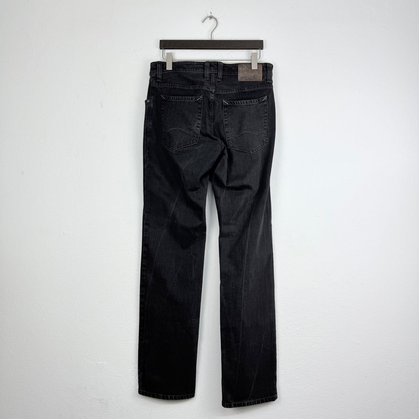 Kuratierter Vintage Onlineshop nachhaltige Secondhand Kleidung online kaufen, Online Shop Vintage, Vintage Online Shop, Second Hand Online Shop, gebraucht, zweite Hand, reused, preloved, Y2K, thriftshop, thriftstore, thrifting, thrift shop, thrift store, Jeans, Denim, Camel Active