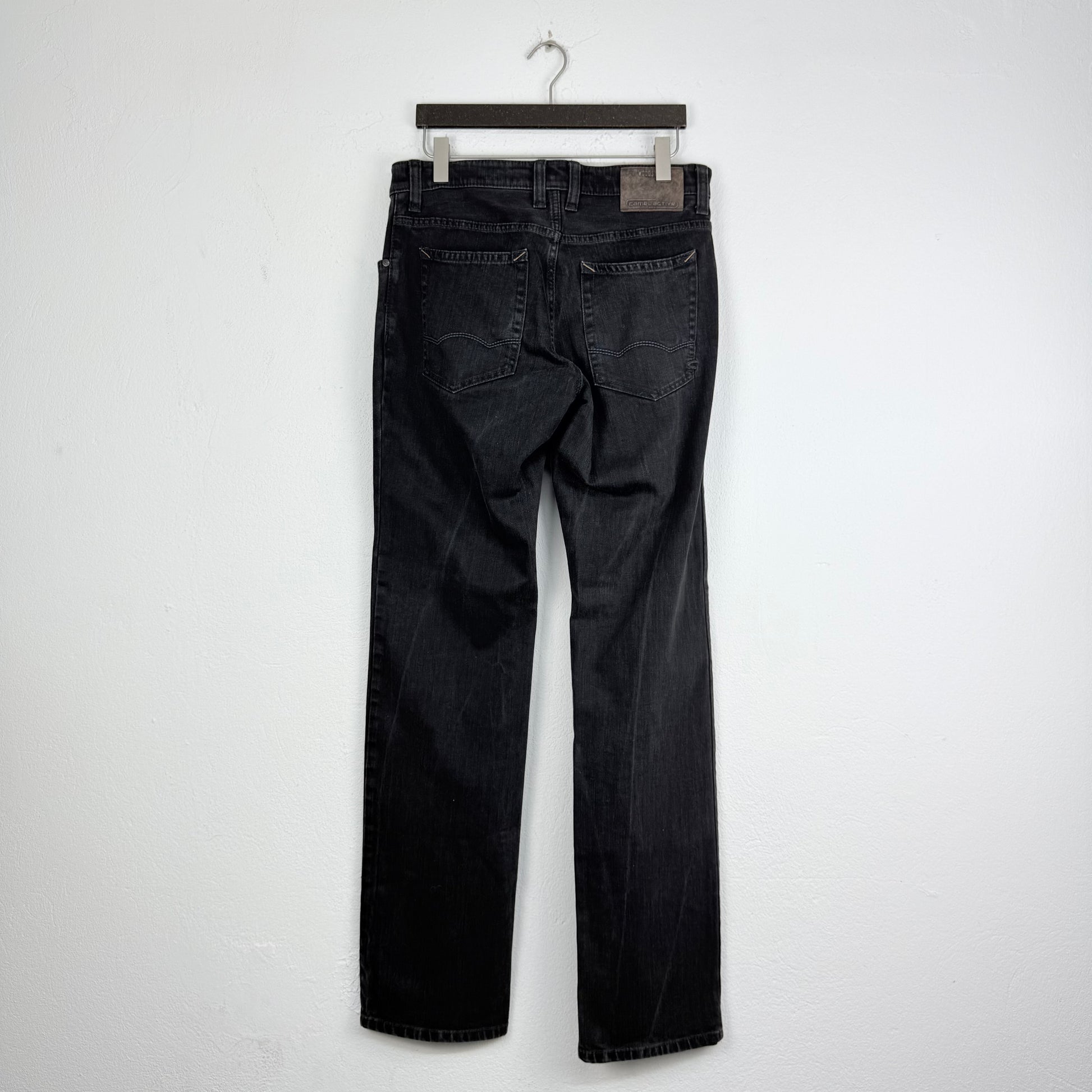 Kuratierter Vintage Onlineshop nachhaltige Secondhand Kleidung online kaufen, Online Shop Vintage, Vintage Online Shop, Second Hand Online Shop, gebraucht, zweite Hand, reused, preloved, Y2K, thriftshop, thriftstore, thrifting, thrift shop, thrift store, Jeans, Denim, Camel Active