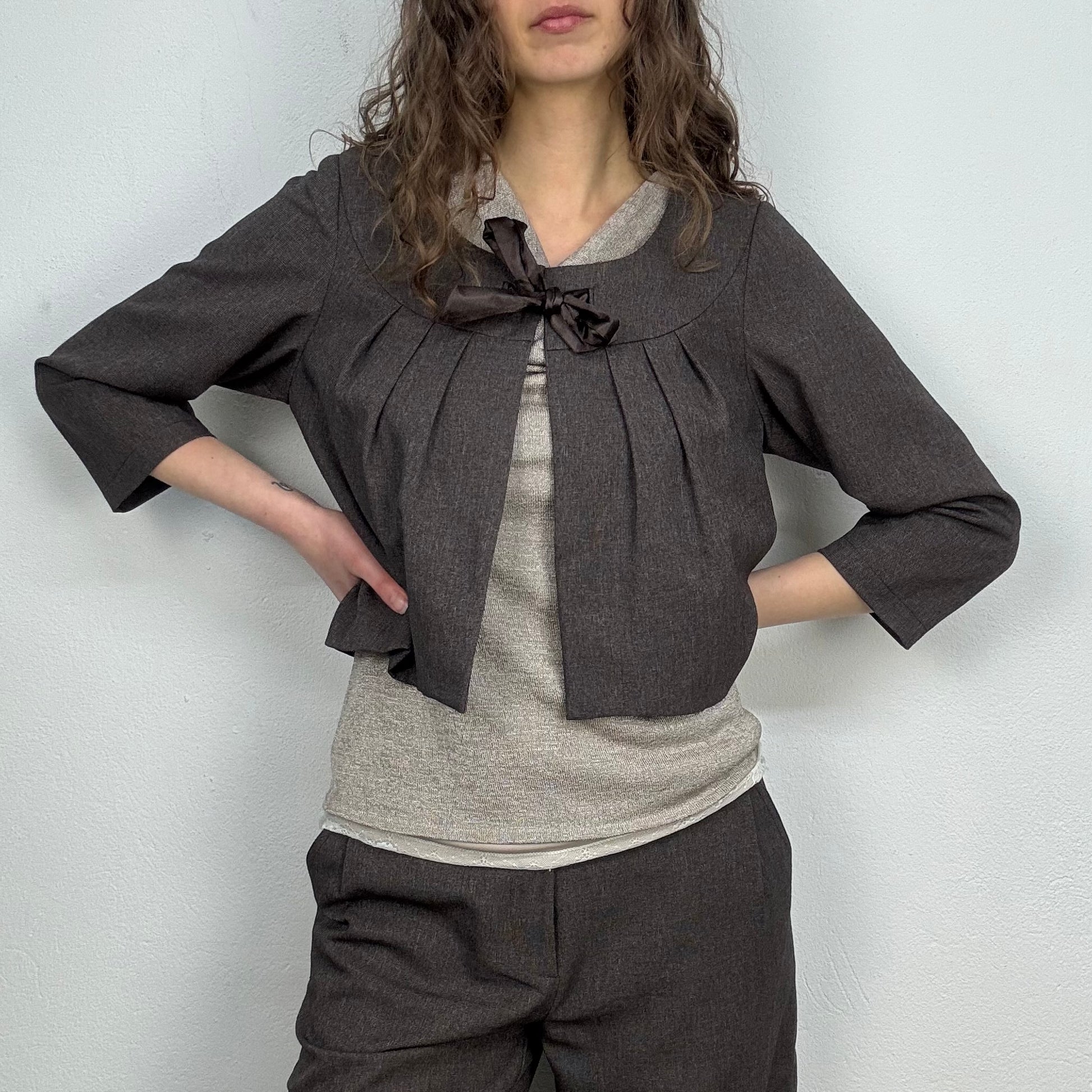 Kuratierter Vintage Onlineshop nachhaltige Secondhand Kleidung online kaufen, Online Shop Vintage, Vintage Online Shop, Second Hand Online Shop, gebraucht, zweite Hand, reused, preloved, Y2K, thriftshop, thriftstore, thrifting, thrift shop, thrift store