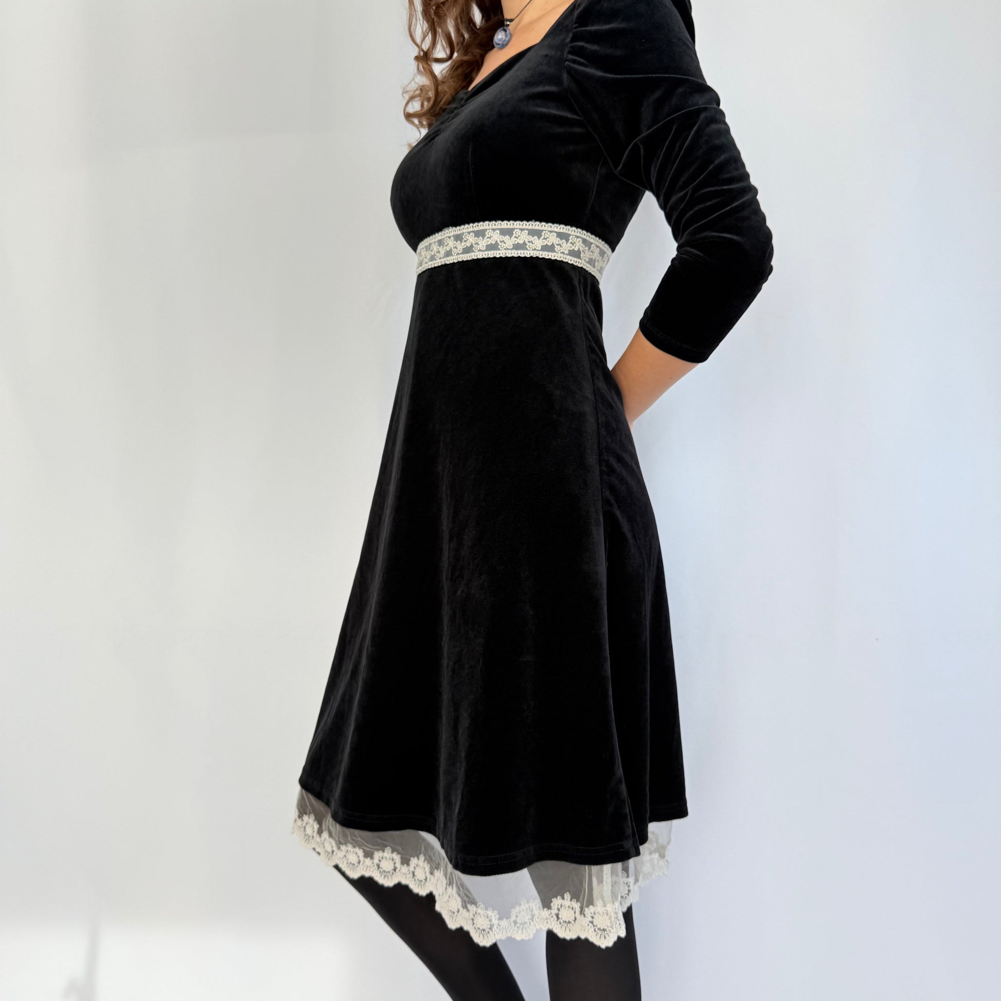 Kuratierter Vintage Onlineshop nachhaltige Secondhand Kleidung online kaufen, Online Shop Vintage, Vintage Online Shop, Second Hand Online Shop, gebraucht, zweite Hand, reused, preloved, Y2K, thriftshop, thriftstore, thrifting, thrift shop, thrift store, Elegant, Grunge, Soft Goth, Samt