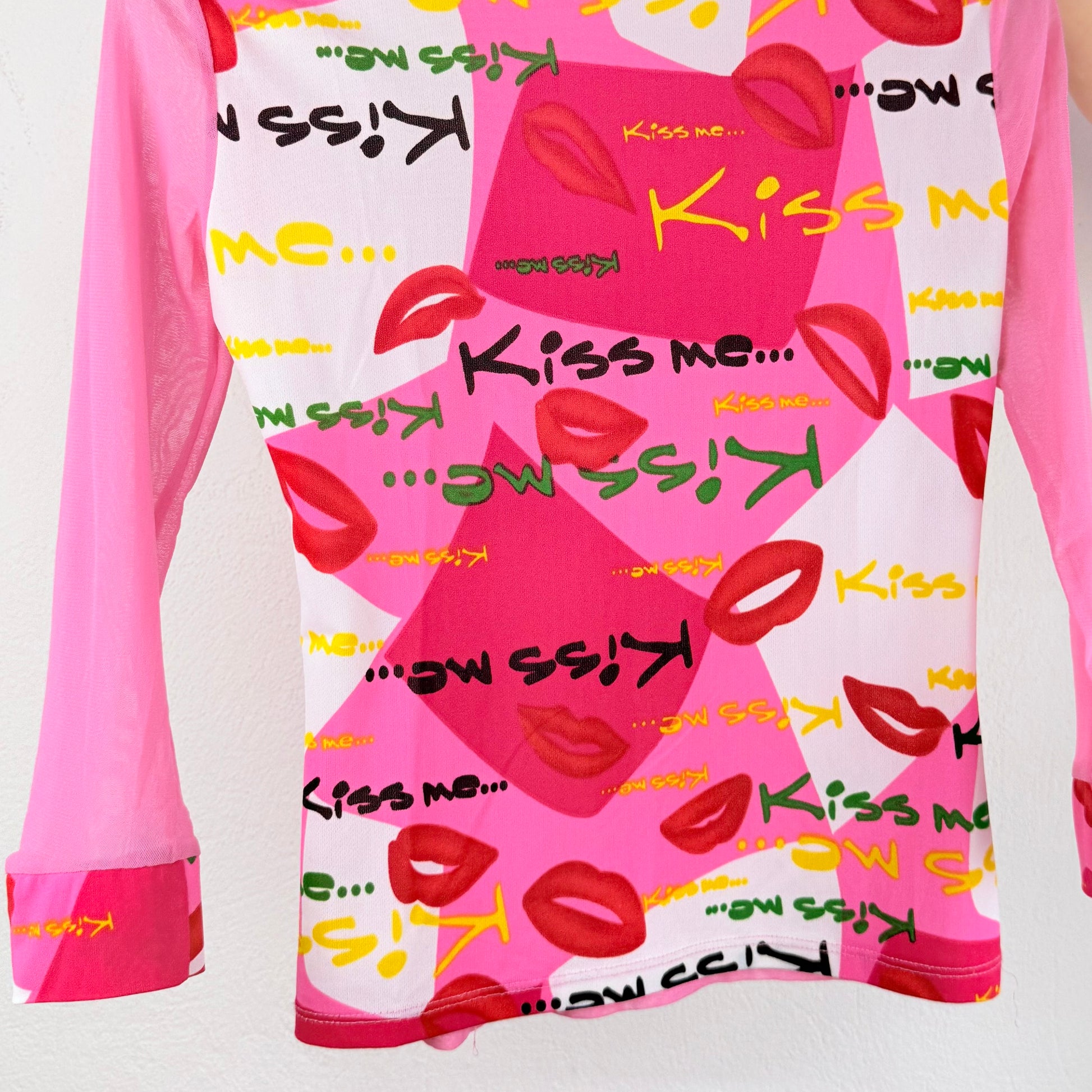 Kuratierter Vintage Onlineshop nachhaltige Secondhand Kleidung online kaufen, Online Shop Vintage, Vintage Online Shop, Second Hand Online Shop, gebraucht, zweite Hand, reused, preloved, Y2K, thriftshop, thriftstore, thrifting, thrift shop, thrift store, Retro, Print, Colorful, Statement