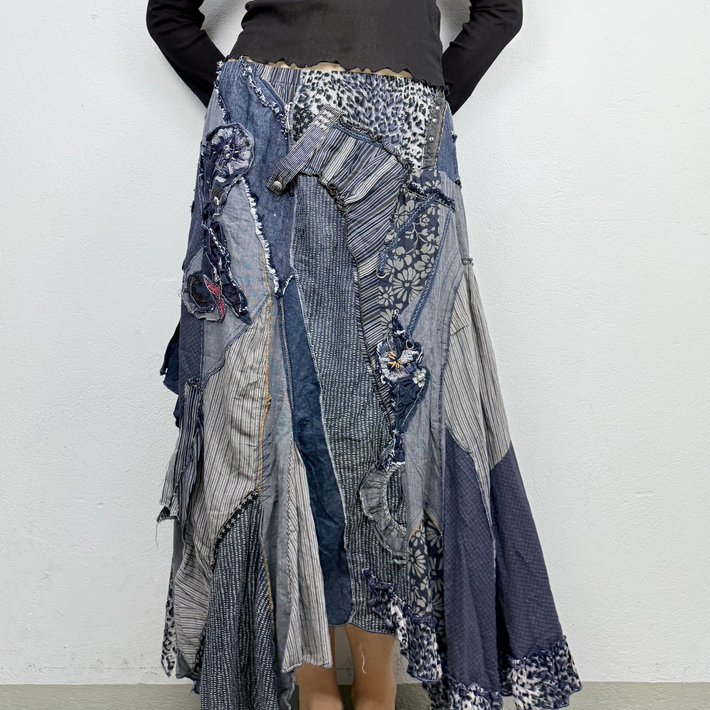 Kuratierter Vintage Onlineshop nachhaltige Secondhand Kleidung online kaufen, Online Shop Vintage, Vintage Online Shop, Second Hand Online Shop, gebraucht, zweite Hand, reused, preloved, Y2K, thriftshop, thriftstore, thrifting, thrift shop, thrift store, Retro,Alternative, Grunge, Patchwork