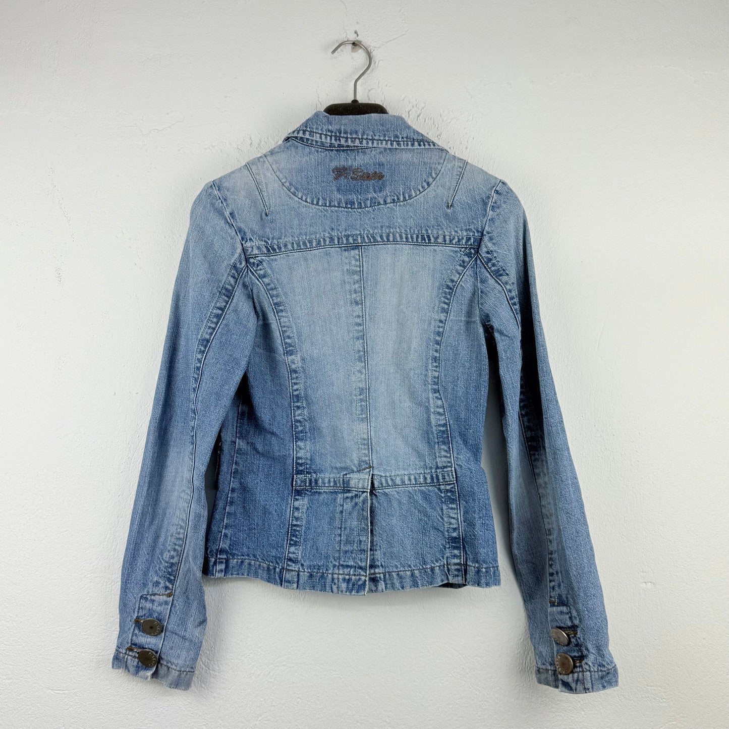 Kuratierter Vintage Onlineshop nachhaltige Secondhand Kleidung online kaufen, Online Shop Vintage, Vintage Online Shop, Second Hand Online Shop, gebraucht, zweite Hand, reused, preloved, Y2K, thriftshop, thriftstore, thrifting, thrift shop, thrift store, Denim, Retro, 90s