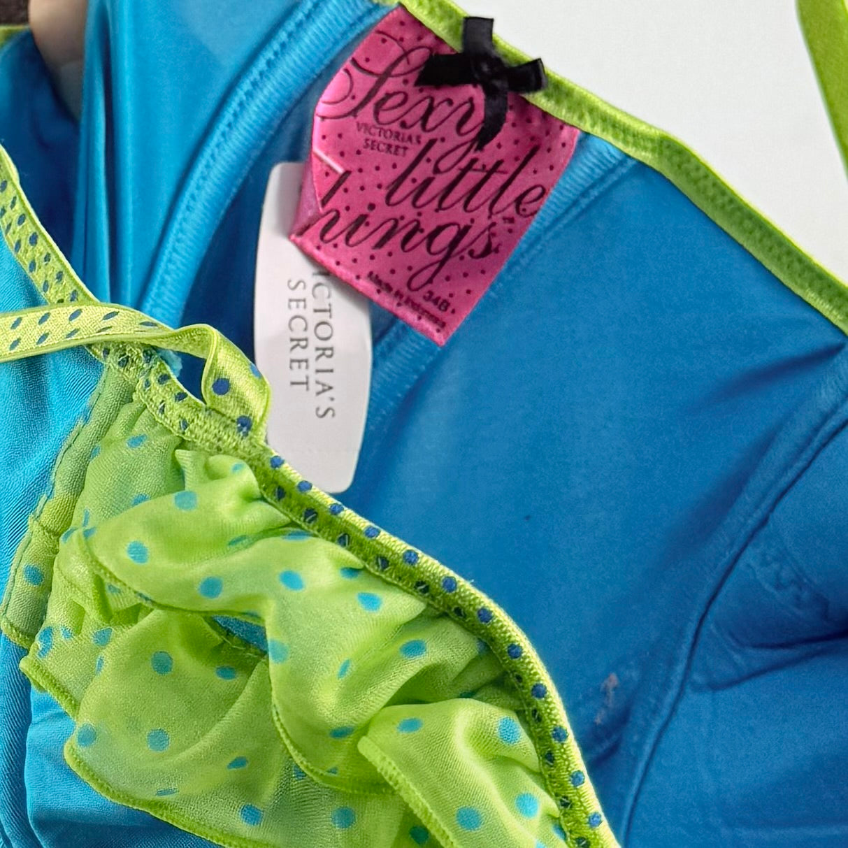 Kuratierter Vintage Onlineshop nachhaltige Secondhand Kleidung online kaufen, Online Shop Vintage, Vintage Online Shop, Second Hand Online Shop, gebraucht, zweite Hand, reused, preloved, Y2K, thriftshop, thriftstore, thrifting, thrift shop, thrift store