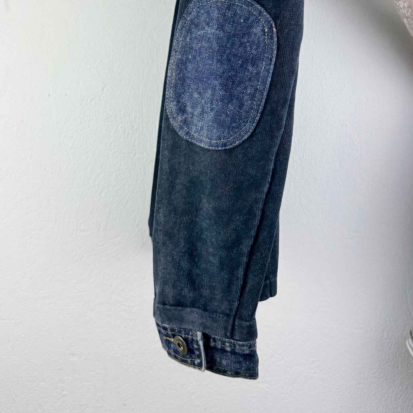 Kuratierter Vintage Onlineshop nachhaltige Secondhand Kleidung online kaufen, Online Shop Vintage, Vintage Online Shop, Second Hand Online Shop, gebraucht, zweite Hand, reused, preloved, Y2K, thriftshop, thriftstore, thrifting, thrift shop, thrift store