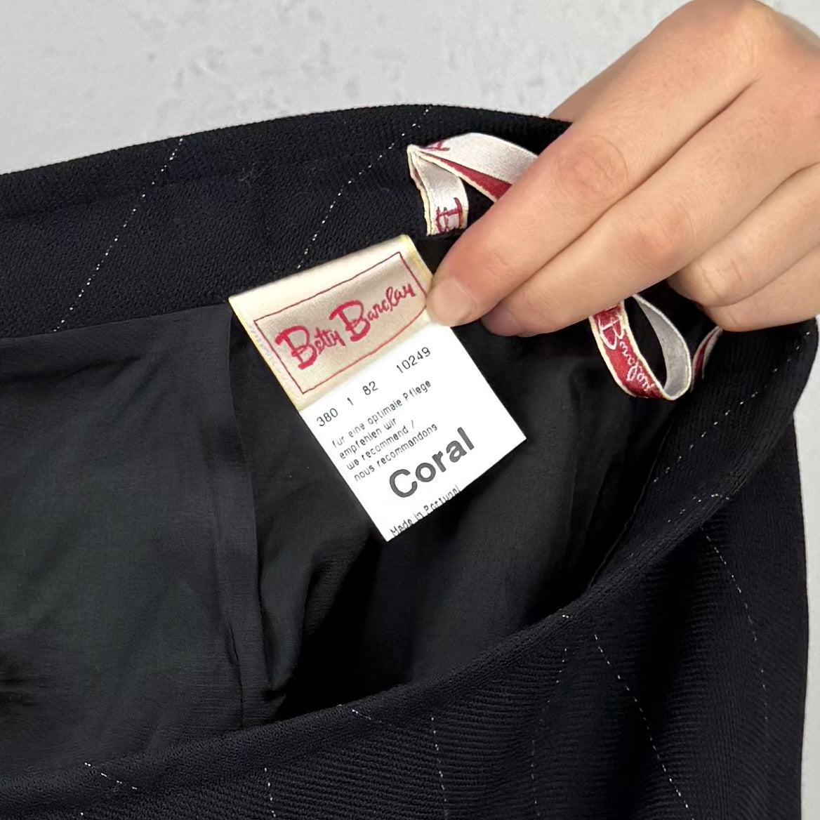 Kuratierter Vintage Onlineshop nachhaltige Secondhand Kleidung online kaufen, Online Shop Vintage, Vintage Online Shop, Second Hand Online Shop, gebraucht, zweite Hand, reused, preloved, Y2K, thriftshop, thriftstore, thrifting, thrift shop, thrift store