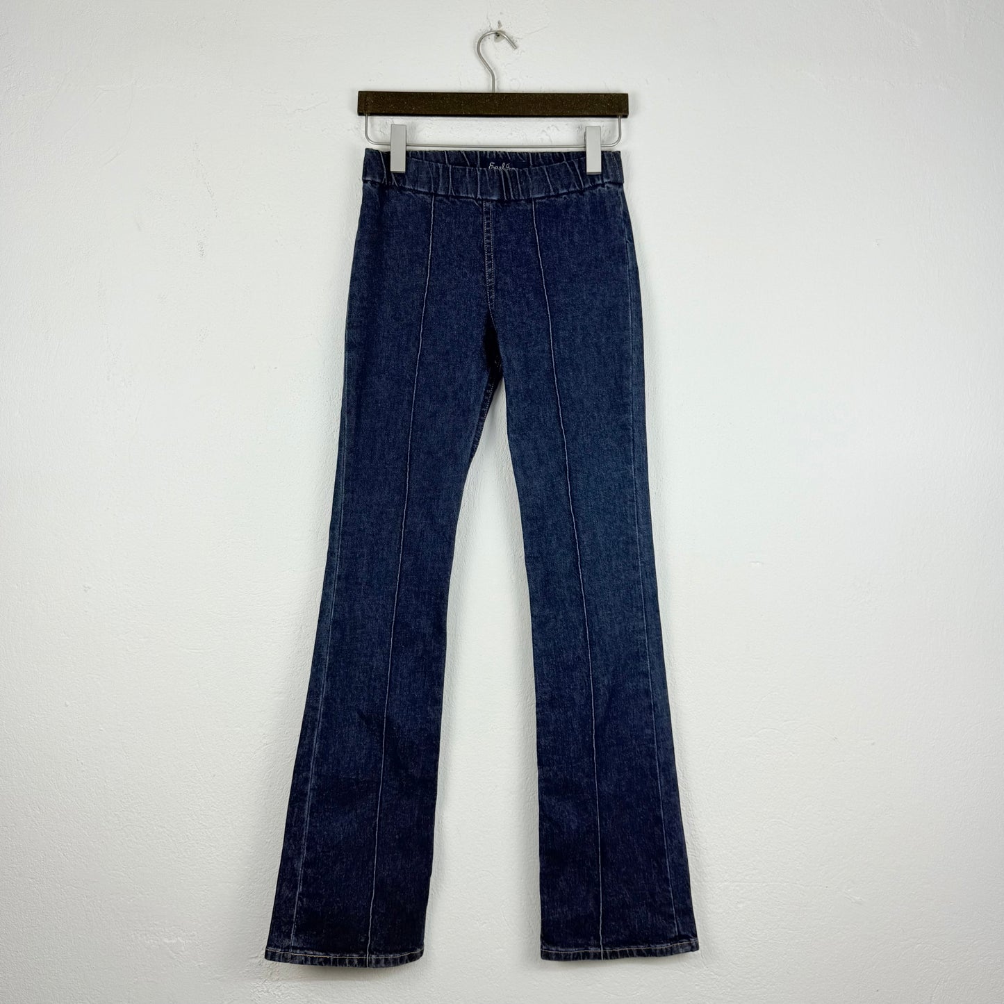 Kuratierter Vintage Onlineshop nachhaltige Secondhand Kleidung online kaufen, Online Shop Vintage, Vintage Online Shop, Second Hand Online Shop, gebraucht, zweite Hand, reused, preloved, Y2K, thriftshop, thriftstore, thrifting, thrift shop, thrift store, Denim, Retro, Flare
