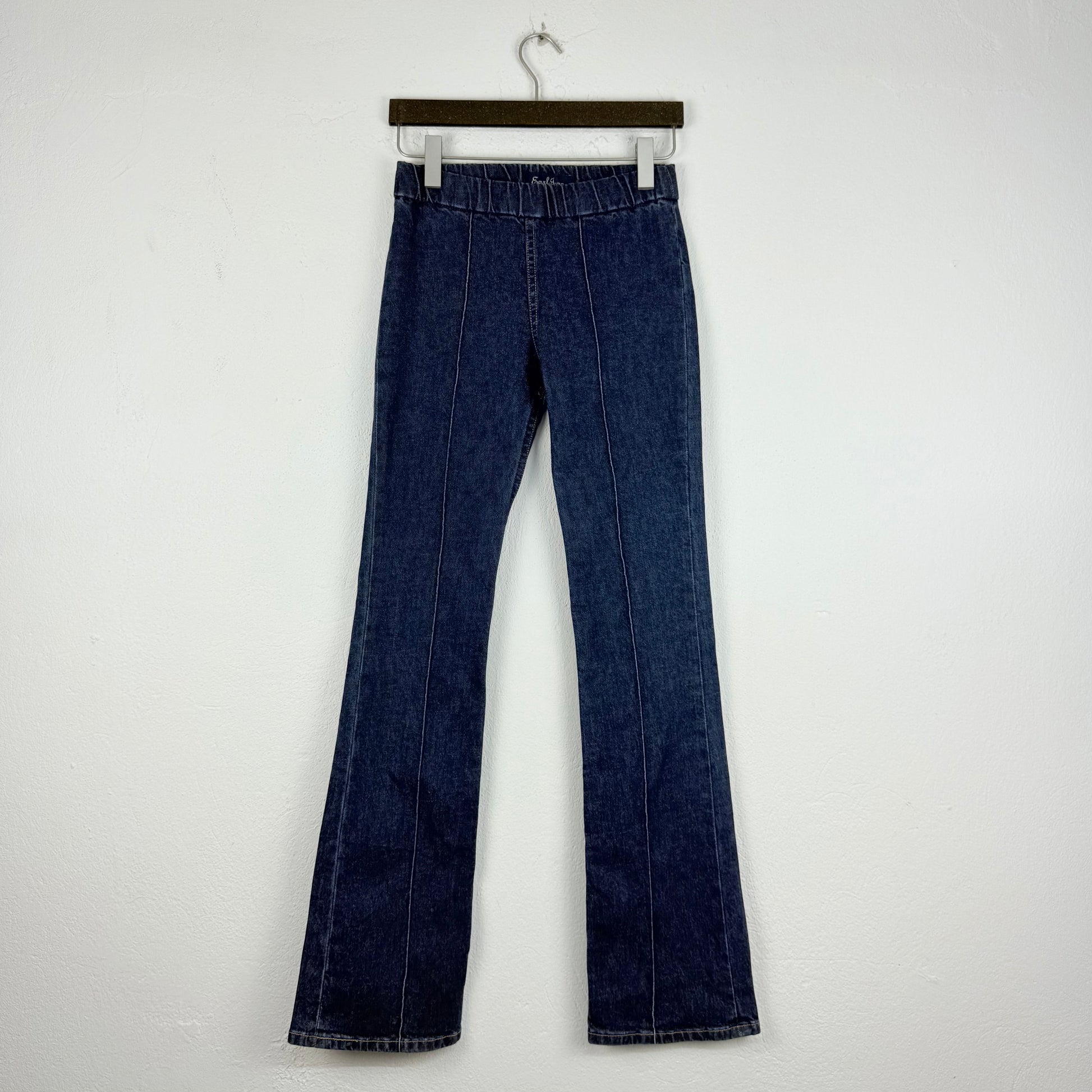 Kuratierter Vintage Onlineshop nachhaltige Secondhand Kleidung online kaufen, Online Shop Vintage, Vintage Online Shop, Second Hand Online Shop, gebraucht, zweite Hand, reused, preloved, Y2K, thriftshop, thriftstore, thrifting, thrift shop, thrift store, Denim, Retro, Flare