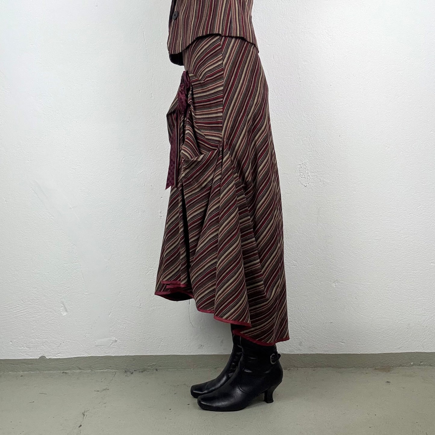 Kuratierter Vintage Onlineshop nachhaltige Secondhand Kleidung online kaufen, Online Shop Vintage, Vintage Online Shop, Second Hand Online Shop, gebraucht, zweite Hand, reused, preloved, Y2K, thriftshop, thriftstore, thrifting, thrift shop, thrift store