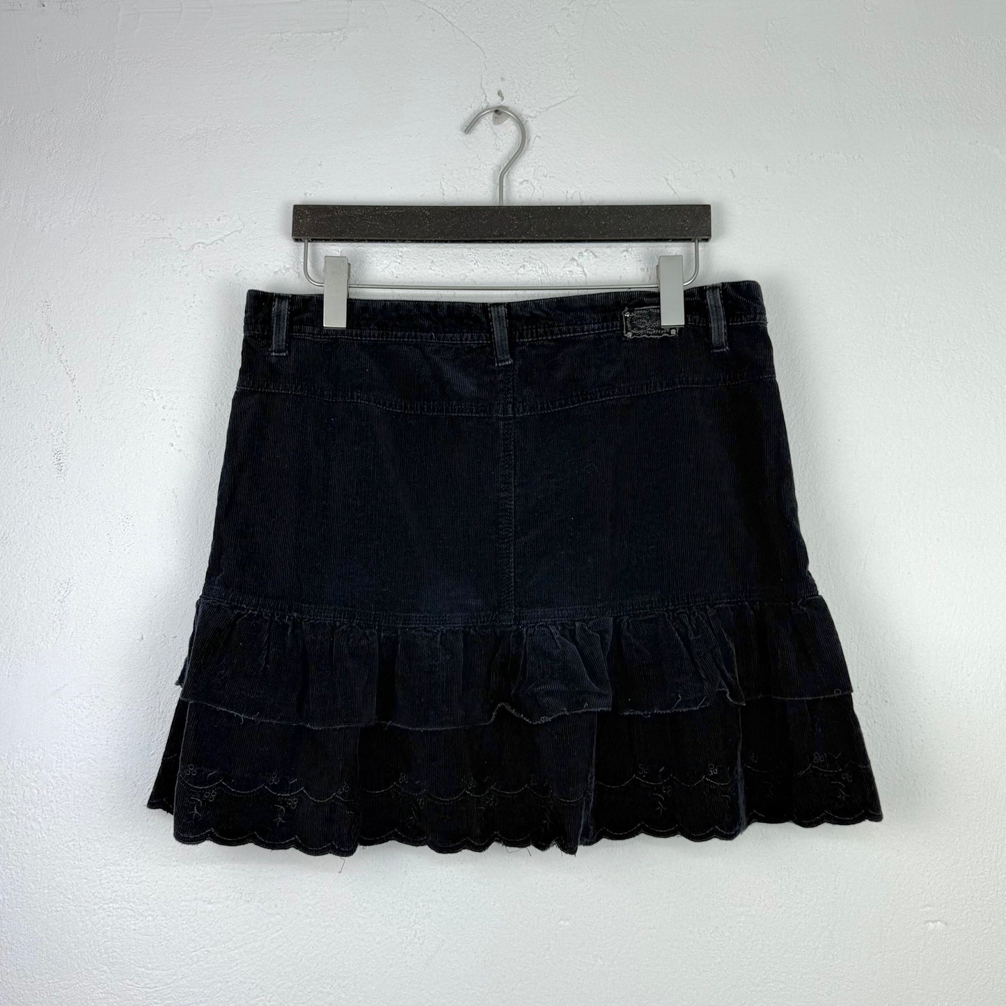 Kuratierter Vintage Onlineshop nachhaltige Secondhand Kleidung online kaufen, Online Shop Vintage, Vintage Online Shop, Second Hand Online Shop, gebraucht, zweite Hand, reused, preloved, Y2K, thriftshop, thriftstore, thrifting, thrift shop, thrift store