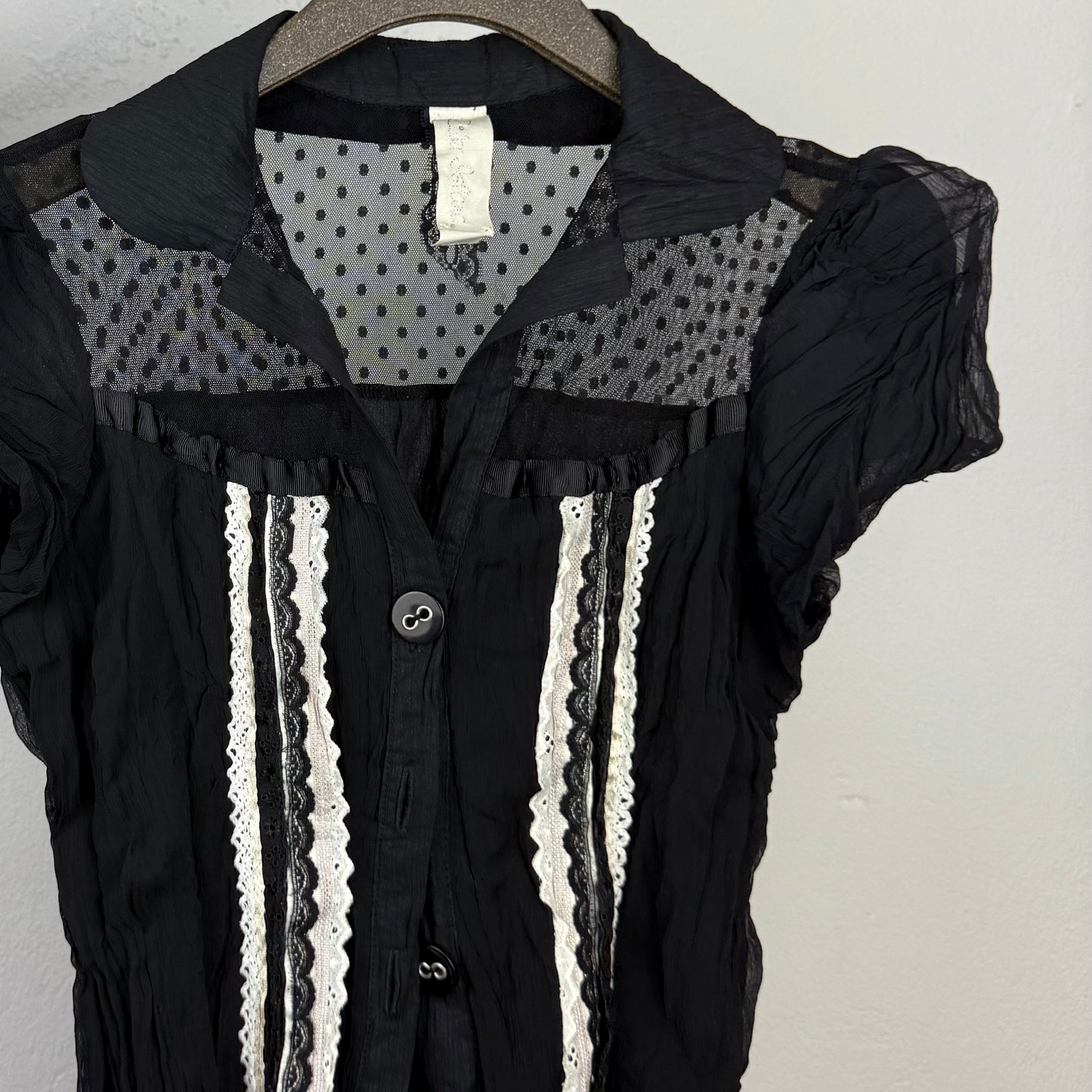 Kuratierter Vintage Onlineshop nachhaltige Secondhand Kleidung online kaufen, Online Shop Vintage, Vintage Online Shop, Second Hand Online Shop, gebraucht, zweite Hand, reused, preloved, Y2K, thriftshop, thriftstore, thrifting, thrift shop, thrift store