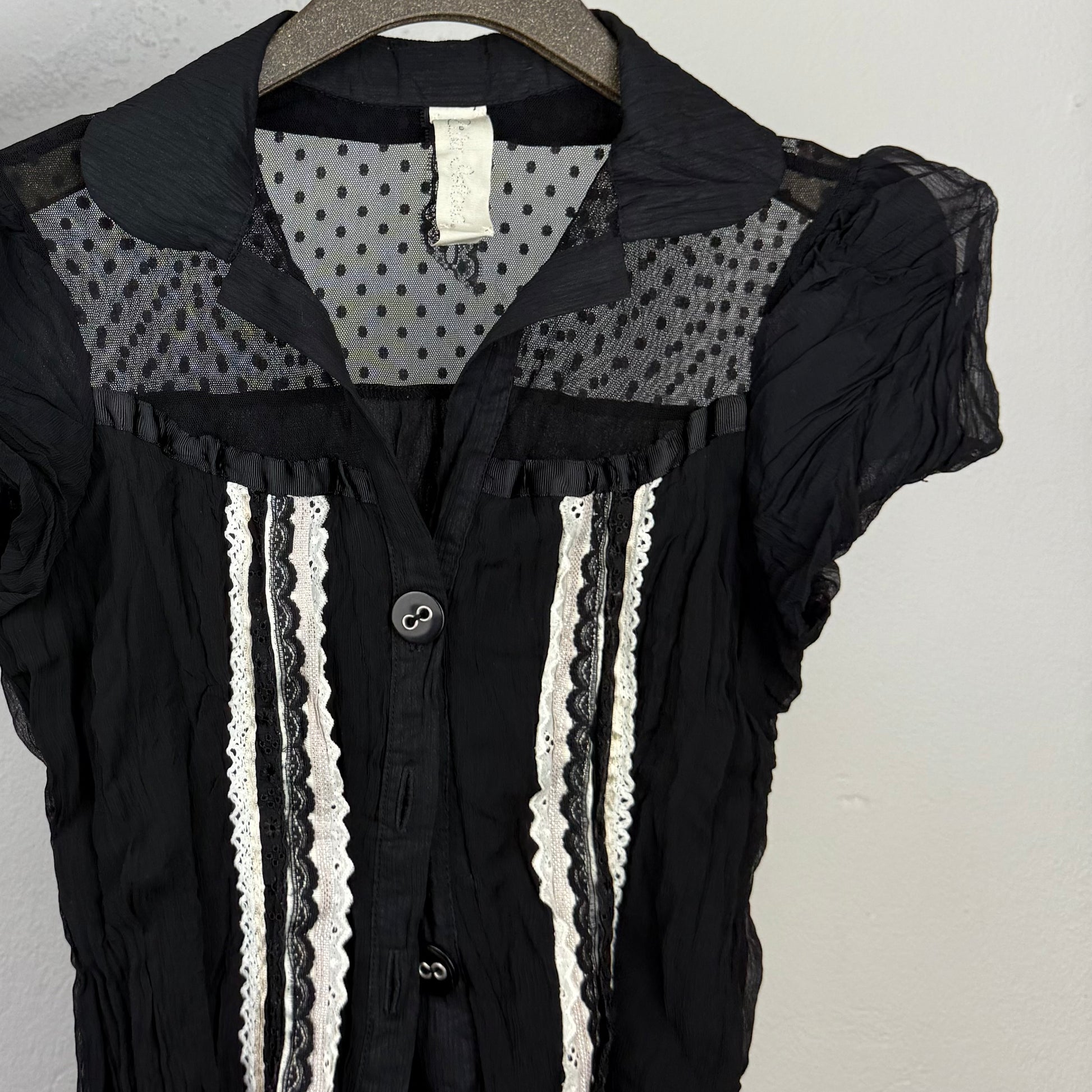 Kuratierter Vintage Onlineshop nachhaltige Secondhand Kleidung online kaufen, Online Shop Vintage, Vintage Online Shop, Second Hand Online Shop, gebraucht, zweite Hand, reused, preloved, Y2K, thriftshop, thriftstore, thrifting, thrift shop, thrift store