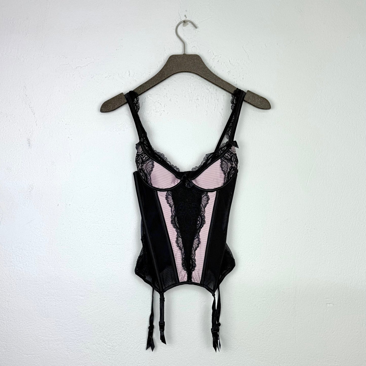 Kuratierter Vintage Onlineshop nachhaltige Secondhand Kleidung online kaufen, Online Shop Vintage, Vintage Online Shop, Second Hand Online Shop, gebraucht, zweite Hand, reused, preloved, Y2K, thriftshop, thriftstore, thrifting, thrift shop, thrift store