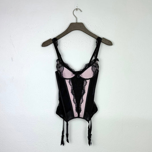 Kuratierter Vintage Onlineshop nachhaltige Secondhand Kleidung online kaufen, Online Shop Vintage, Vintage Online Shop, Second Hand Online Shop, gebraucht, zweite Hand, reused, preloved, Y2K, thriftshop, thriftstore, thrifting, thrift shop, thrift store