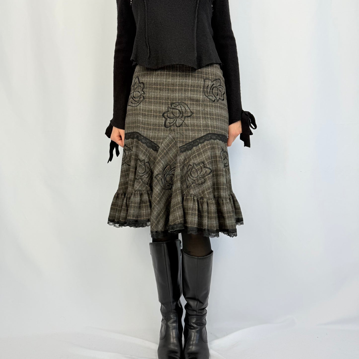 Kuratierter Vintage Onlineshop nachhaltige Secondhand Kleidung online kaufen, Online Shop Vintage, Vintage Online Shop, Second Hand Online Shop, gebraucht, zweite Hand, reused, preloved, Y2K, thriftshop, thriftstore, thrifting, thrift shop, thrift store, Floral, Whimsy, Unique