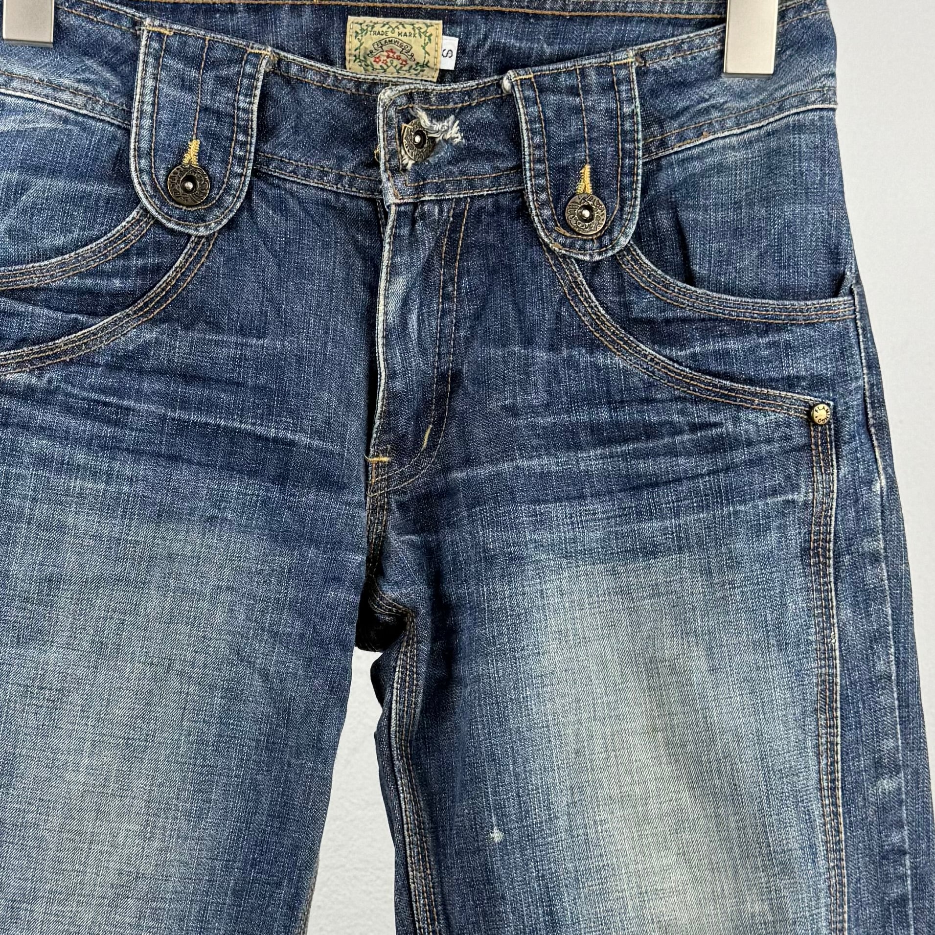 Kuratierter Vintage Onlineshop nachhaltige Secondhand Kleidung online kaufen, Online Shop Vintage, Vintage Online Shop, Second Hand Online Shop, gebraucht, zweite Hand, reused, preloved, Y2K, thriftshop, thriftstore, thrifting, thrift shop, thrift store