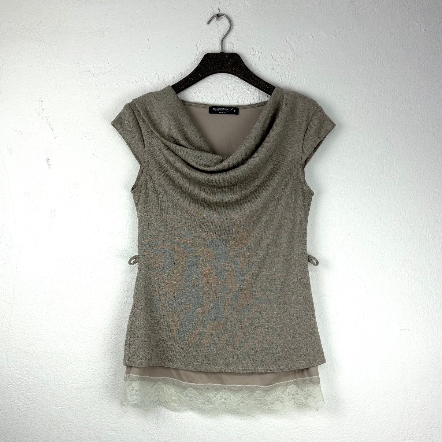 Kuratierter Vintage Onlineshop nachhaltige Secondhand Kleidung online kaufen, Online Shop Vintage, Vintage Online Shop, Second Hand Online Shop, gebraucht, zweite Hand, reused, preloved, Y2K, thriftshop, thriftstore, thrifting, thrift shop, thrift store