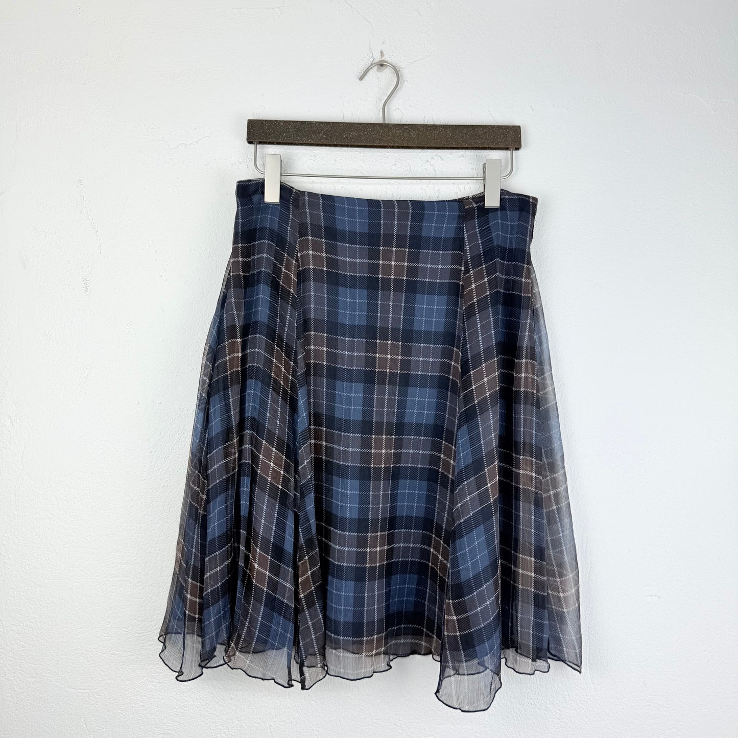 Kuratierter Vintage Onlineshop nachhaltige Secondhand Kleidung online kaufen, Online Shop Vintage, Vintage Online Shop, Second Hand Online Shop, gebraucht, zweite Hand, reused, preloved, Y2K, thriftshop, thriftstore, thrifting, thrift shop, thrift store, Plaid, Schottenmuster, Retro, Schoolskirt