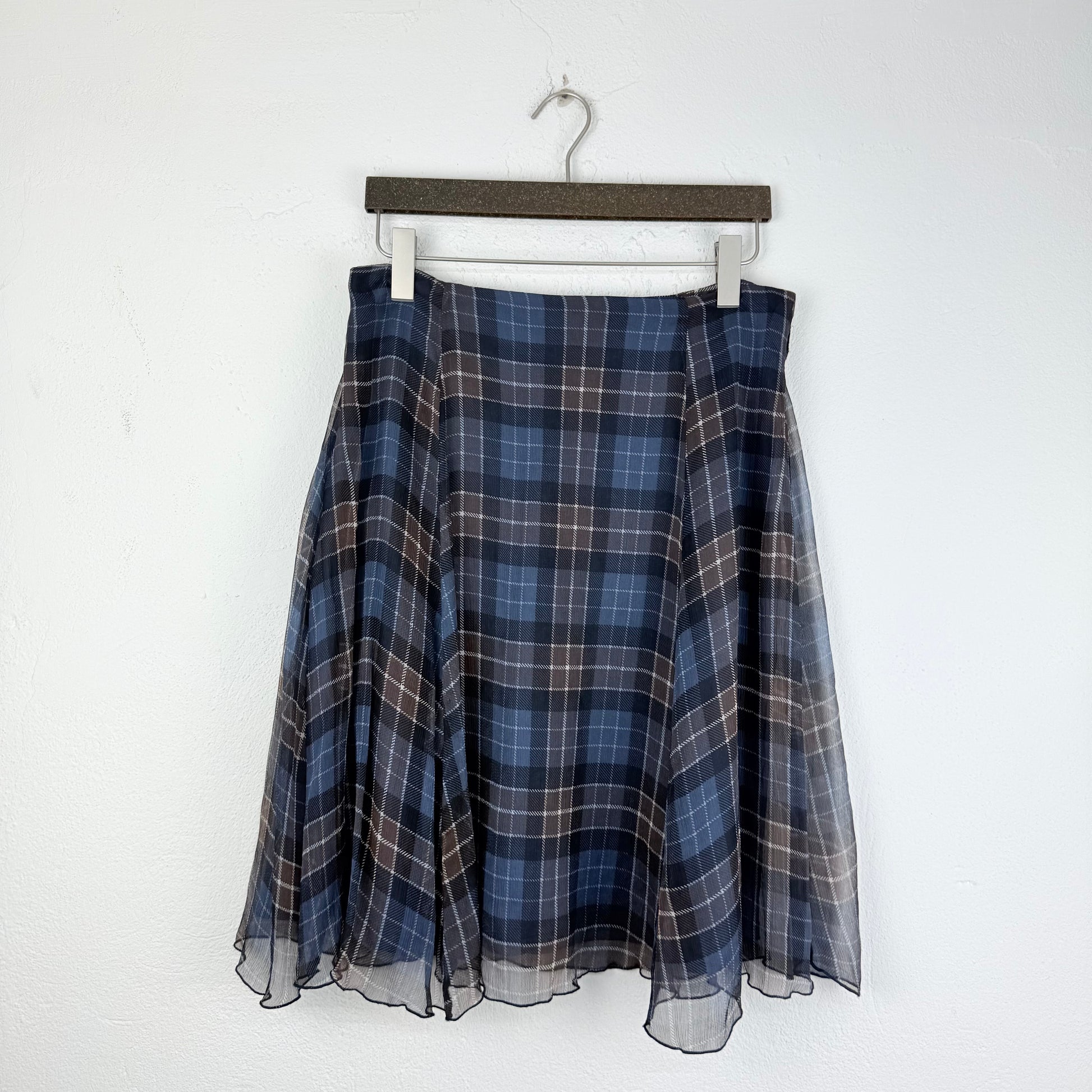 Kuratierter Vintage Onlineshop nachhaltige Secondhand Kleidung online kaufen, Online Shop Vintage, Vintage Online Shop, Second Hand Online Shop, gebraucht, zweite Hand, reused, preloved, Y2K, thriftshop, thriftstore, thrifting, thrift shop, thrift store, Plaid, Schottenmuster, Retro, Schoolskirt