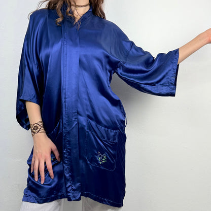 Kuratierter Vintage Onlineshop nachhaltige Secondhand Kleidung online kaufen, Online Shop Vintage, Vintage Online Shop, Second Hand Online Shop, gebraucht, zweite Hand, reused, preloved, Y2K, thriftshop, thriftstore, thrifting, thrift shop, thrift store, Kimono, Seide, Elegant, Traditional